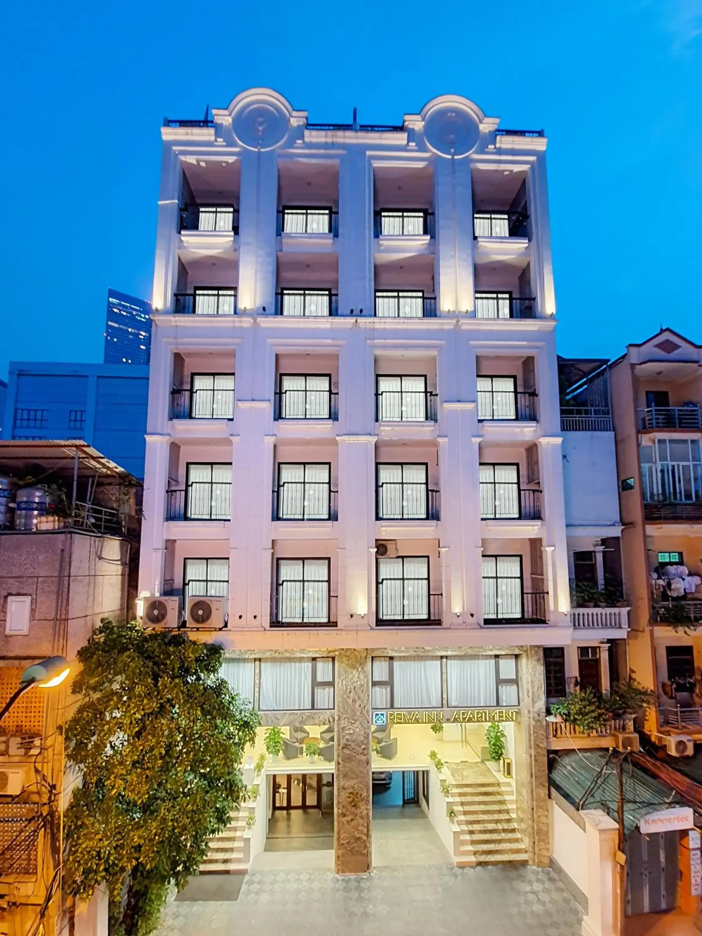 Property building in REIWA INN APARTMENT Property building in REIWA INN APARTMENT
