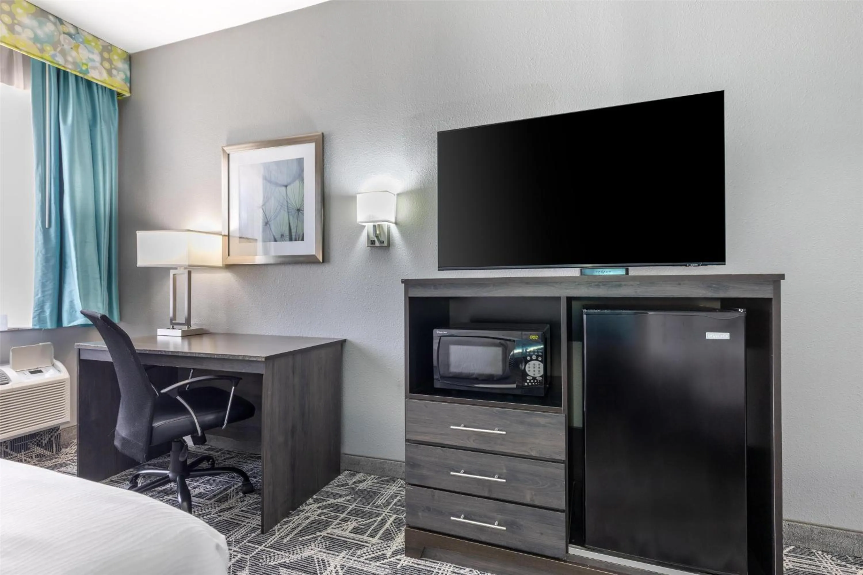 Bedroom, Bed in Best Western Executive Inn