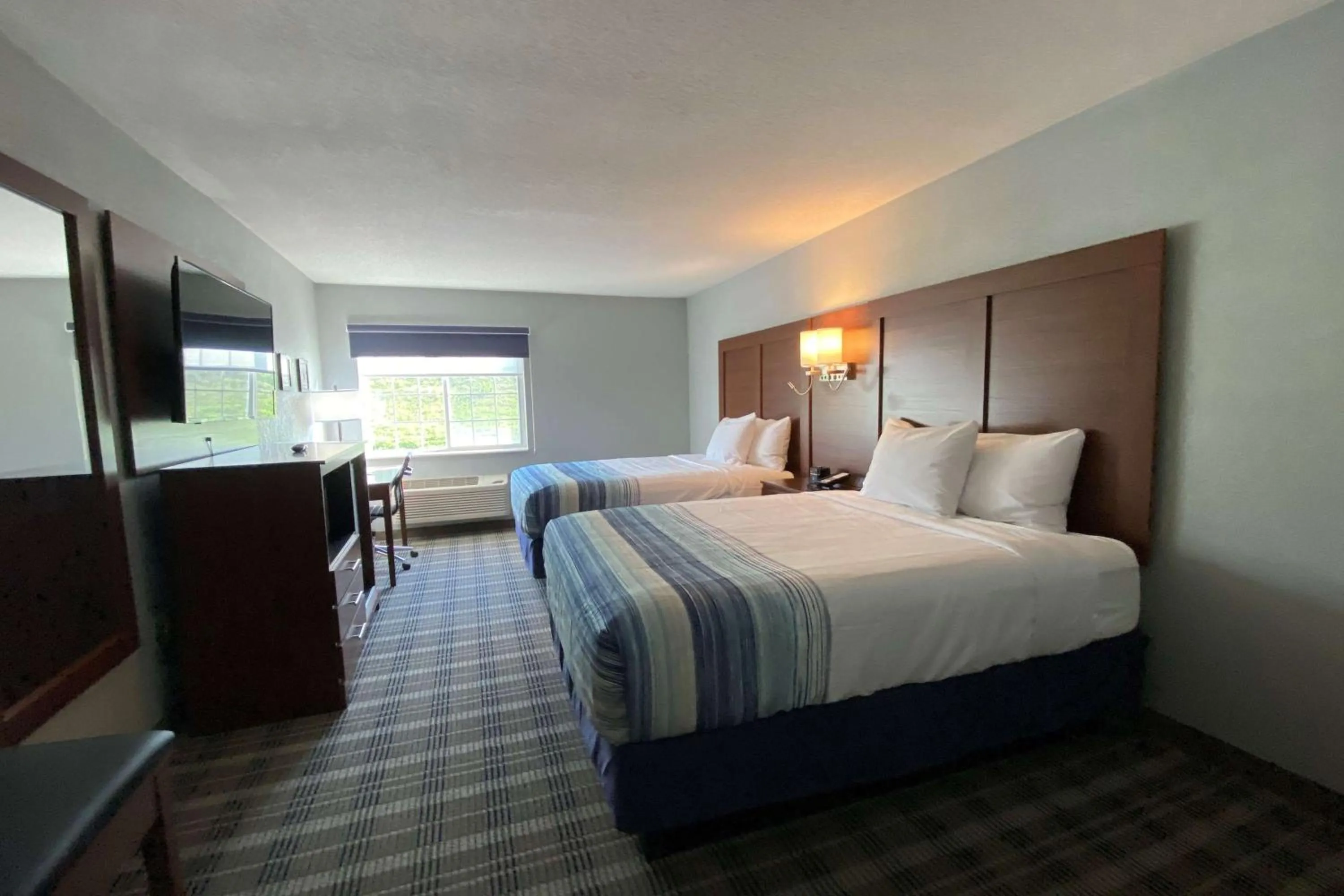 Bedroom, Bed in AmericInn by Wyndham Williamsburg