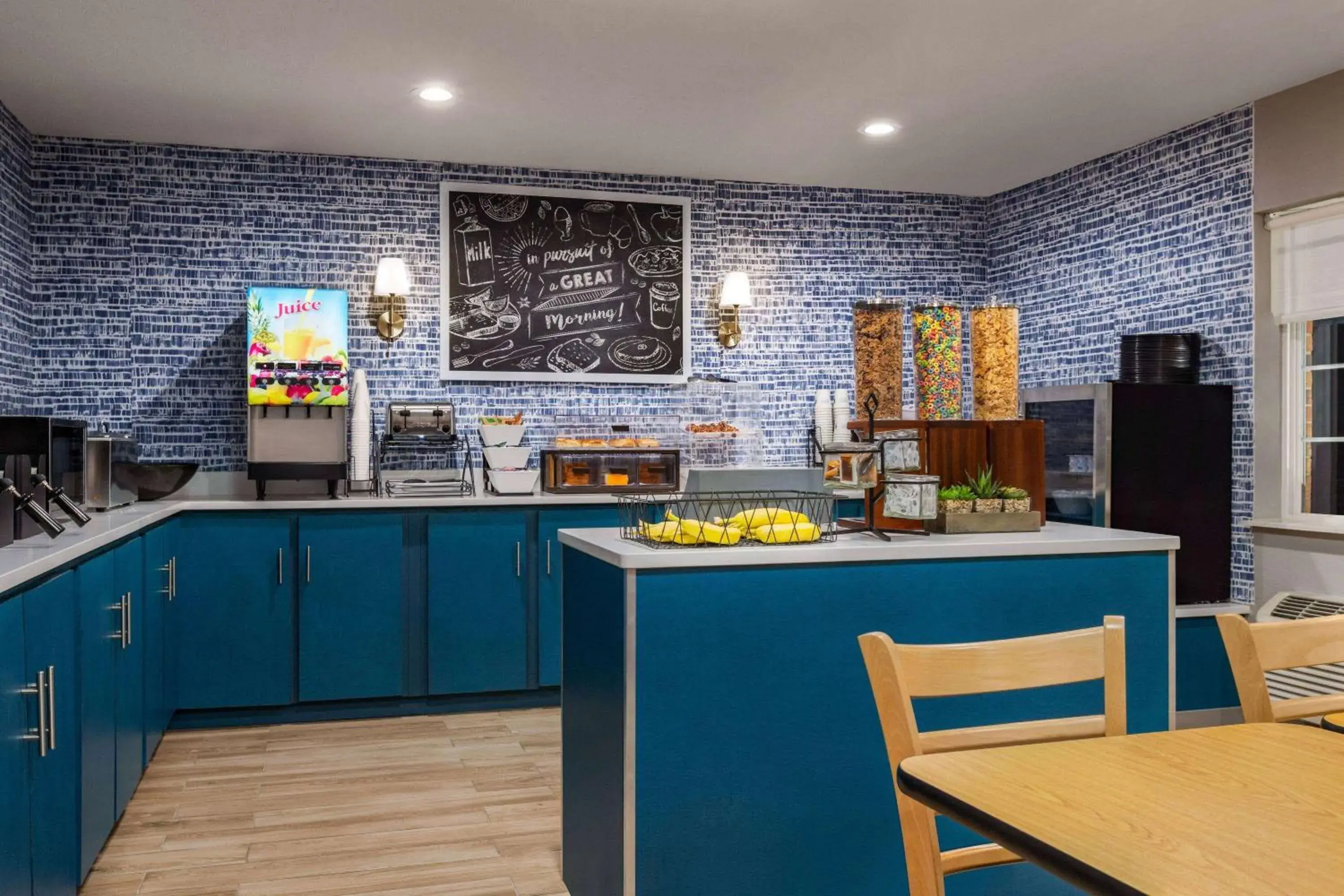 Breakfast in AmericInn by Wyndham Williamsburg Breakfast in AmericInn by Wyndham Williamsburg