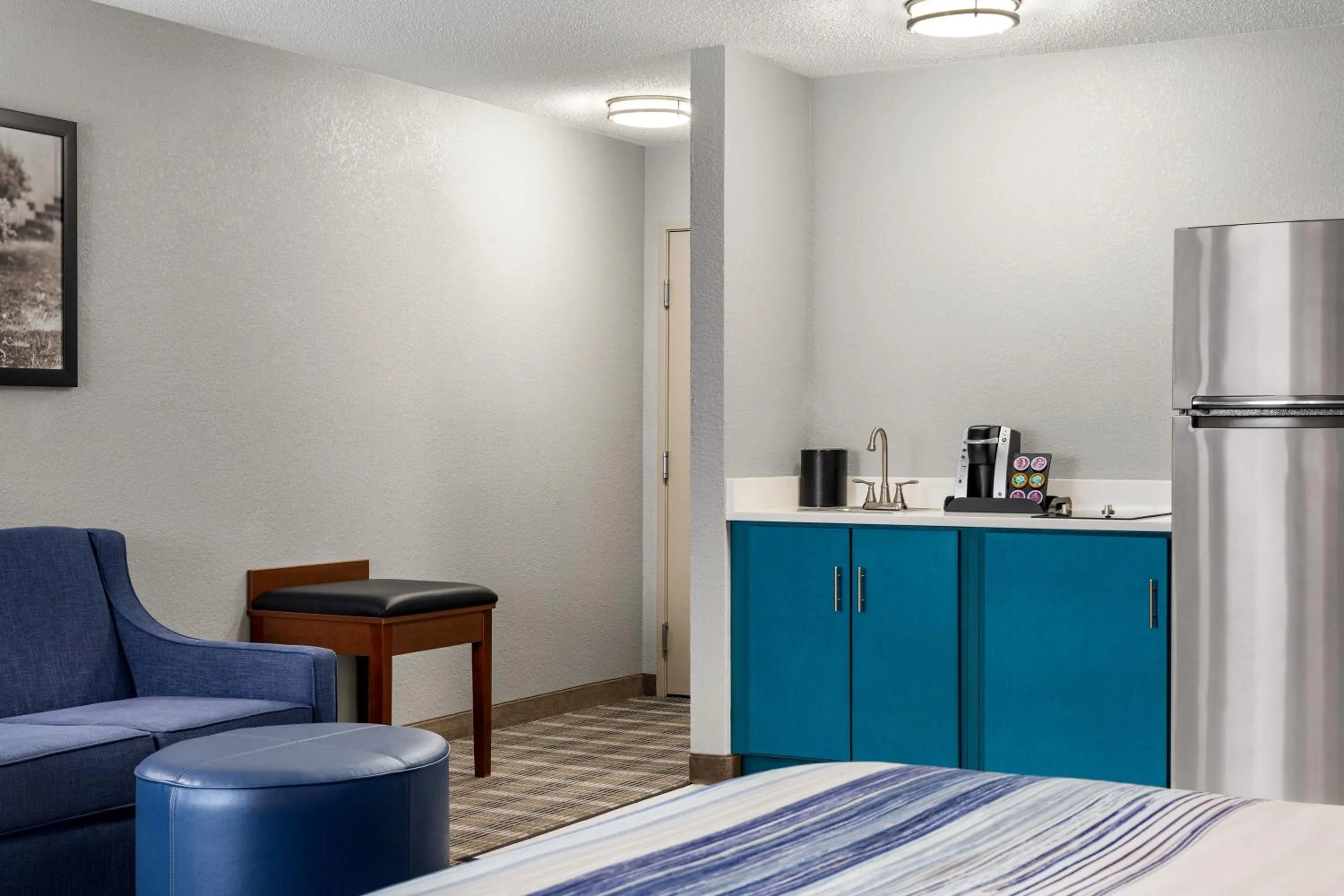 Coffee/tea facilities in AmericInn by Wyndham Williamsburg