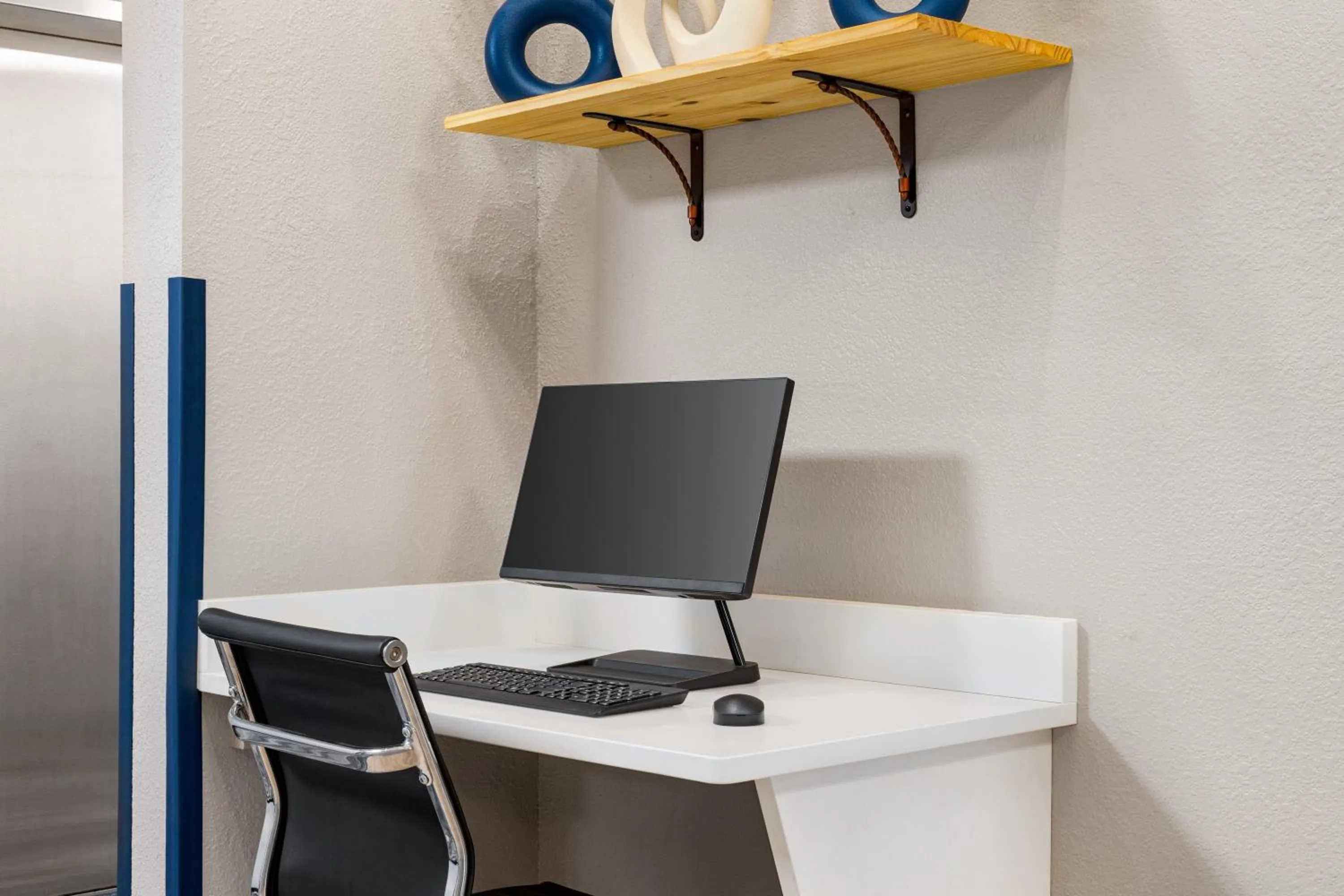 Business facilities in AmericInn by Wyndham Williamsburg