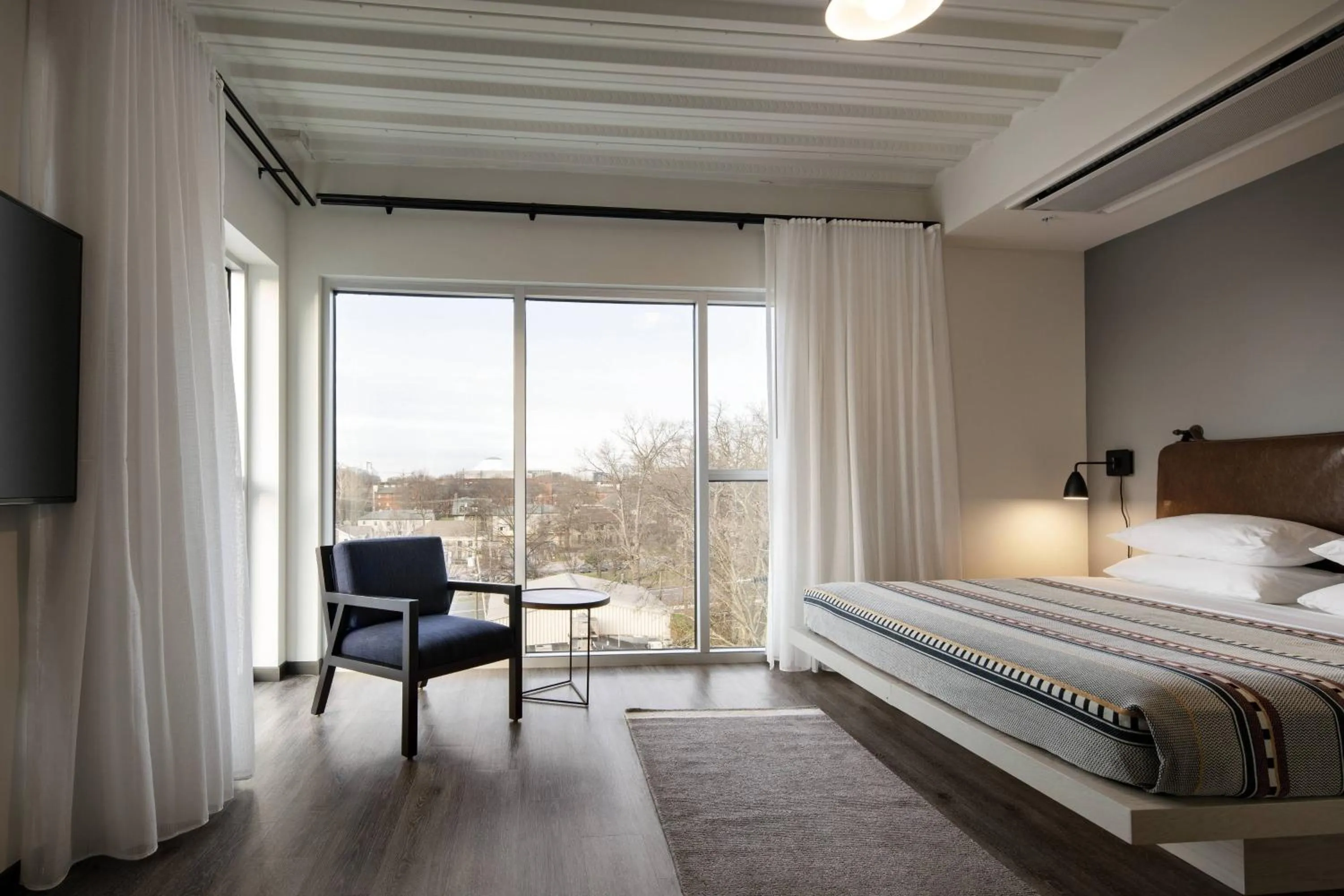 Photo of the whole room, Bed in Moxy Nashville Vanderbilt Area