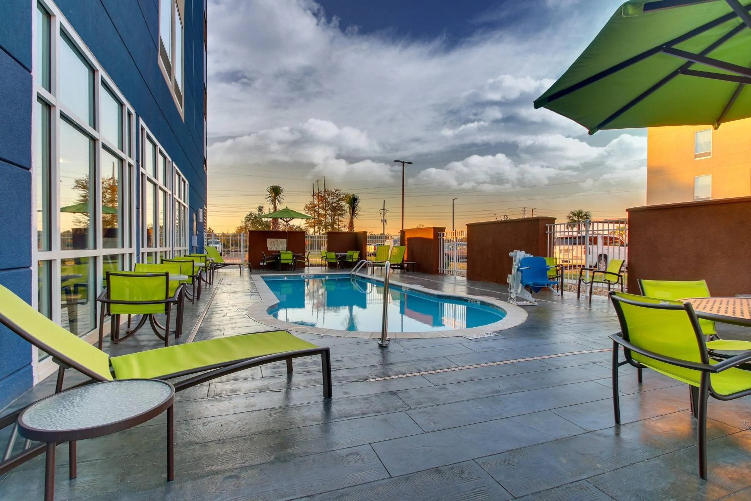 Swimming pool in SpringHill Suites by Marriott Gulfport I-10