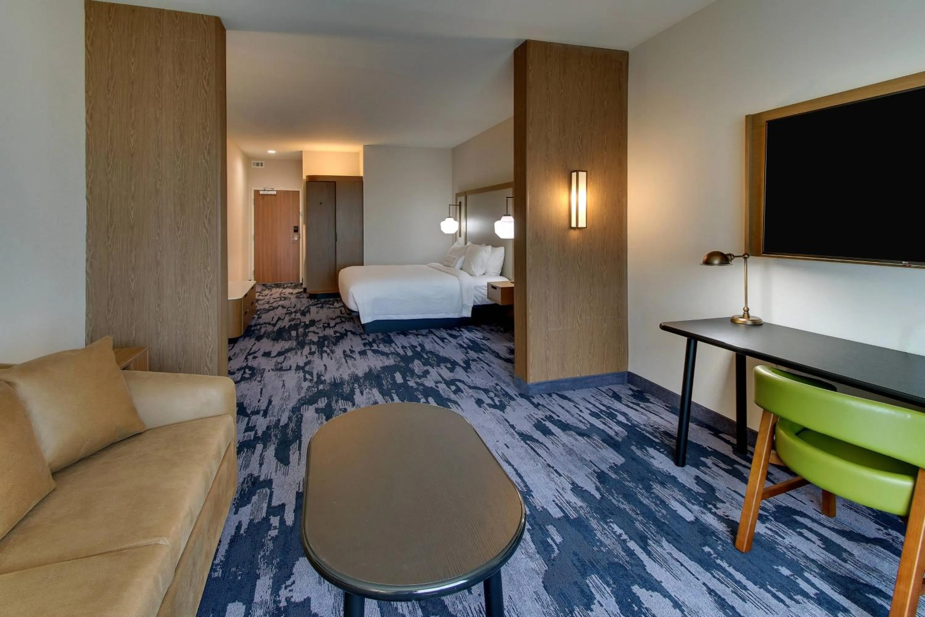 Living room, Bed in Fairfield Inn and Suites by Marriott Houston Brookhollow
