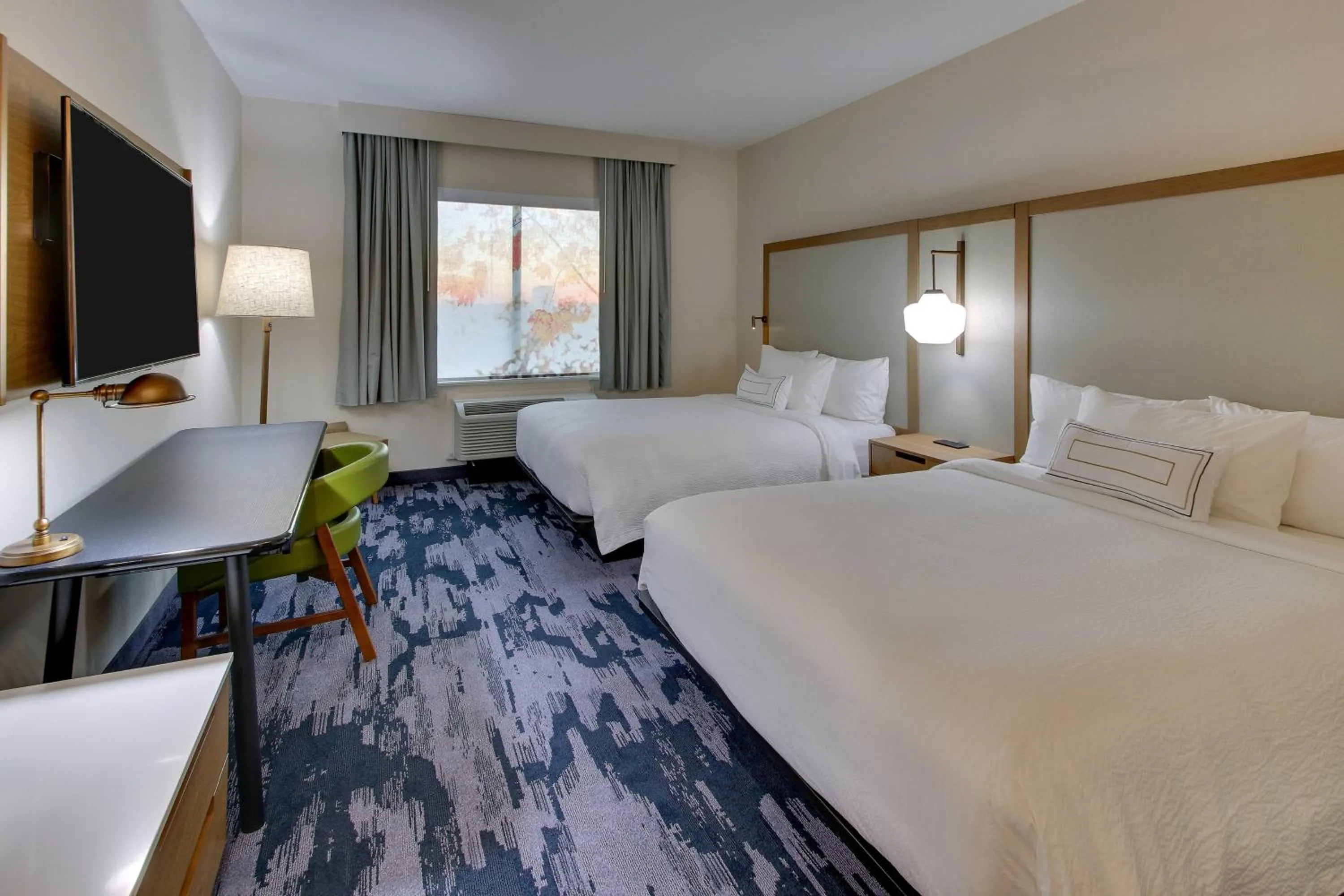 Photo of the whole room, Bed in Fairfield Inn and Suites by Marriott Houston Brookhollow