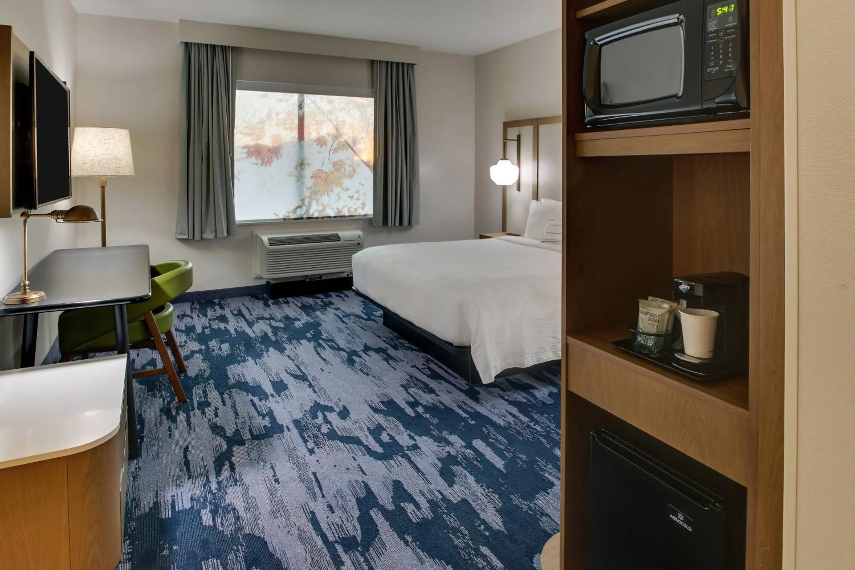 Photo of the whole room, Bed in Fairfield Inn and Suites by Marriott Houston Brookhollow