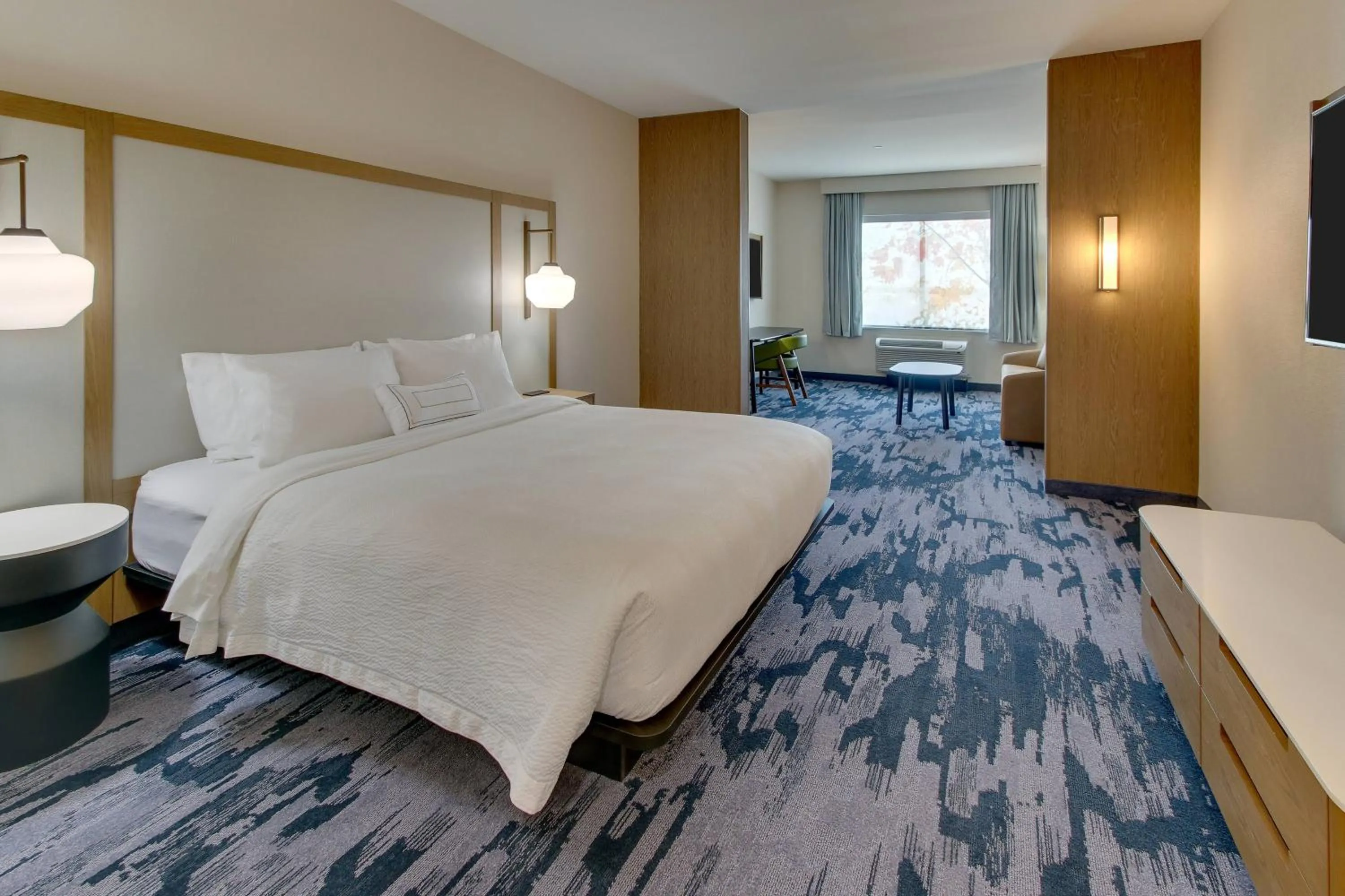 Photo of the whole room, Bed in Fairfield Inn and Suites by Marriott Houston Brookhollow