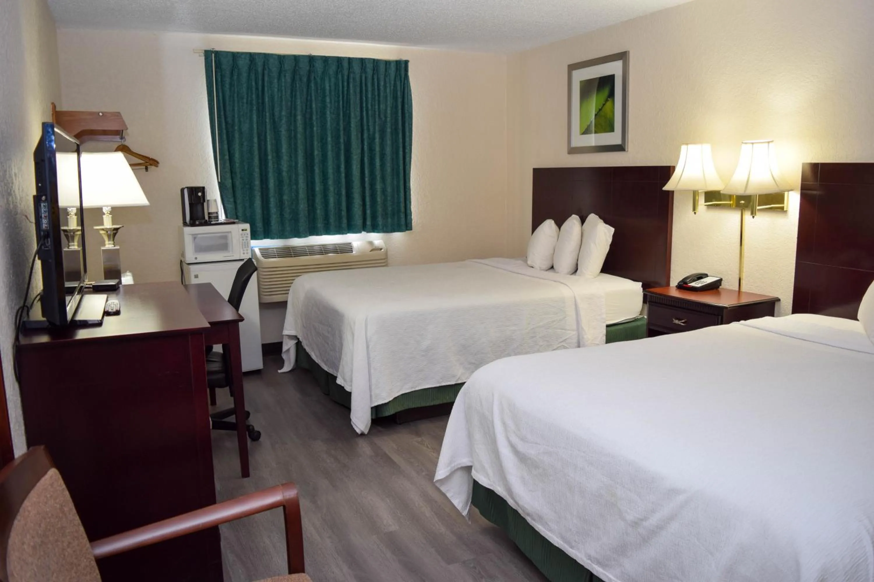 TV and multimedia, Bed in Corning Inn