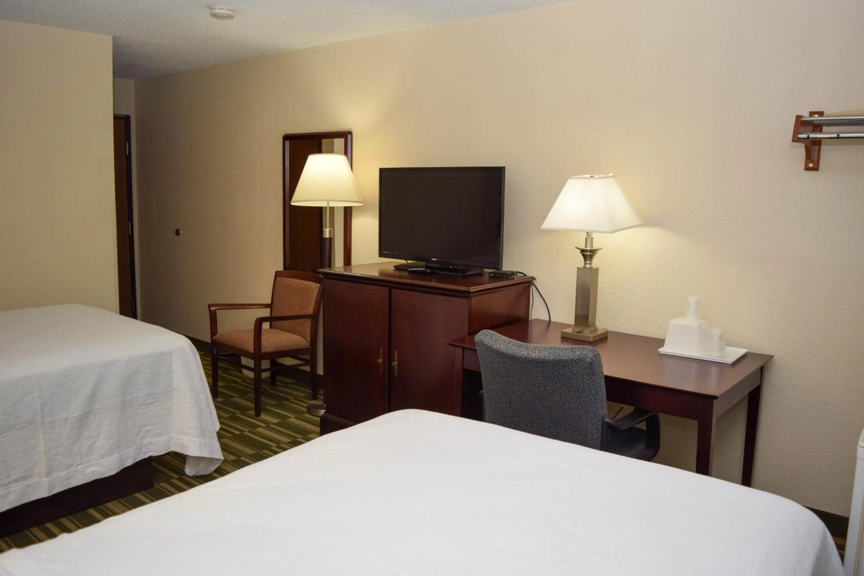 TV and multimedia, Bed in Corning Inn