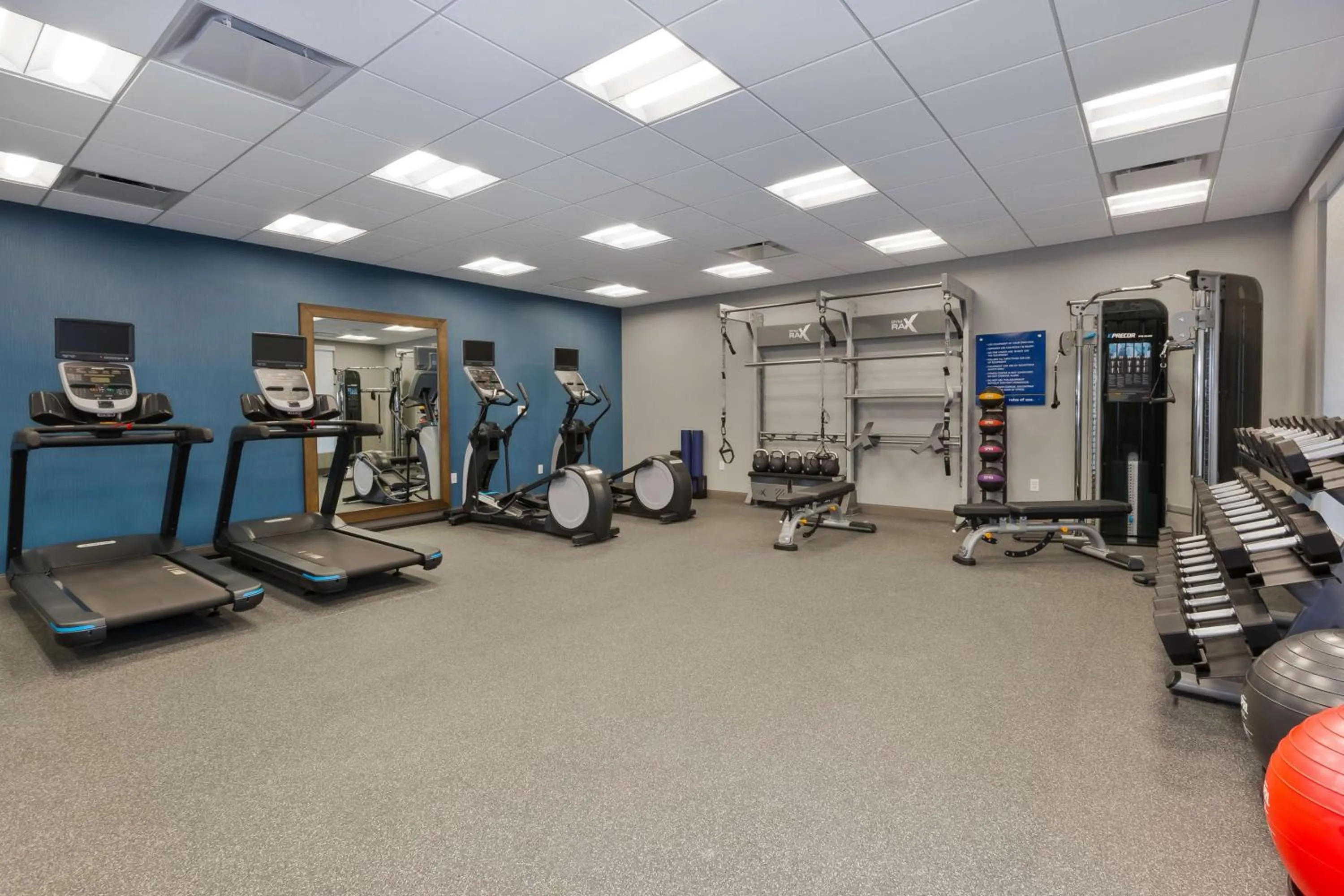 Fitness centre/facilities in Hampton Inn Cape Cod Canal