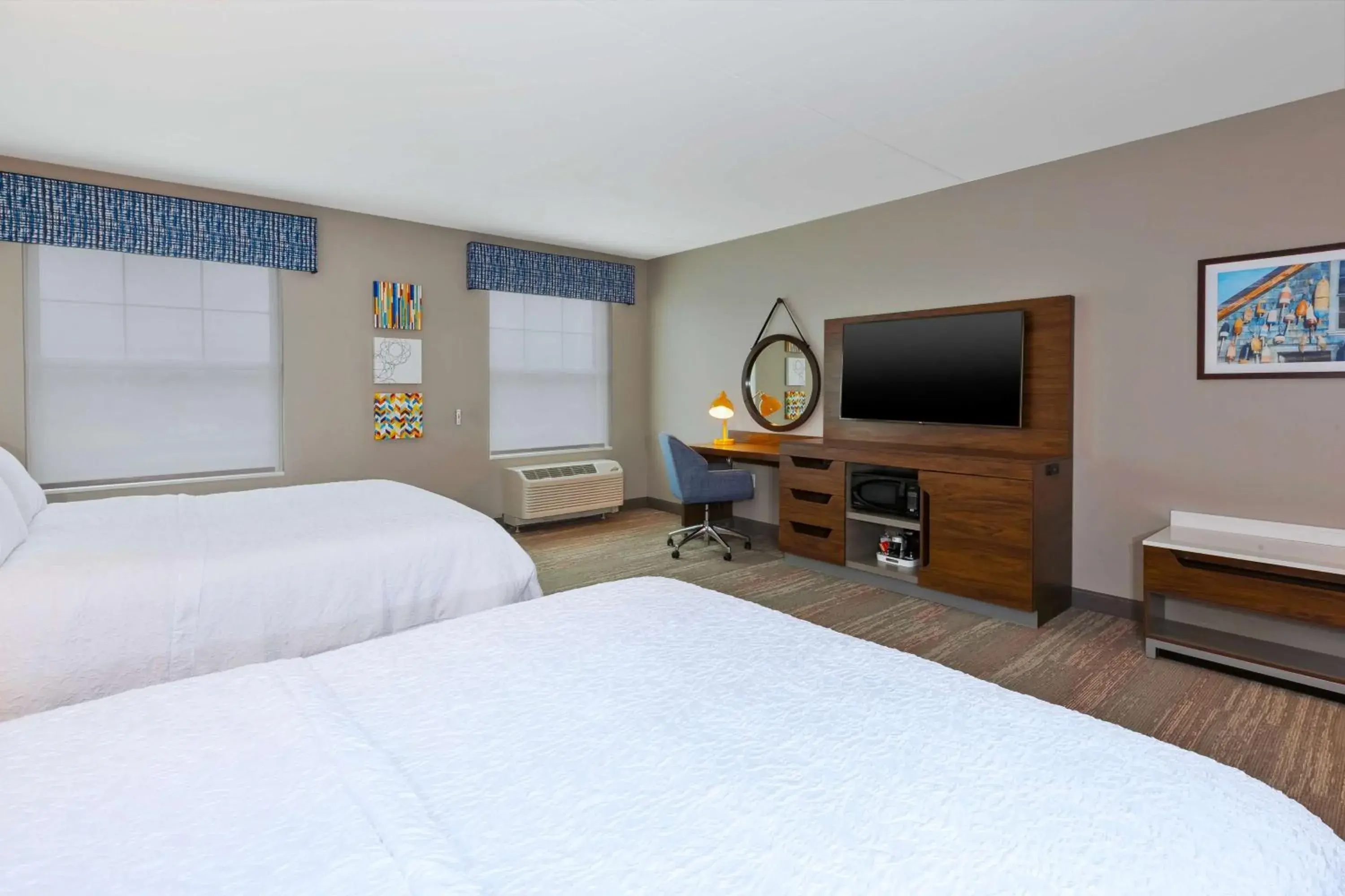 Bedroom, Bed in Hampton Inn Cape Cod Canal Bedroom, Bed in Hampton Inn Cape Cod Canal