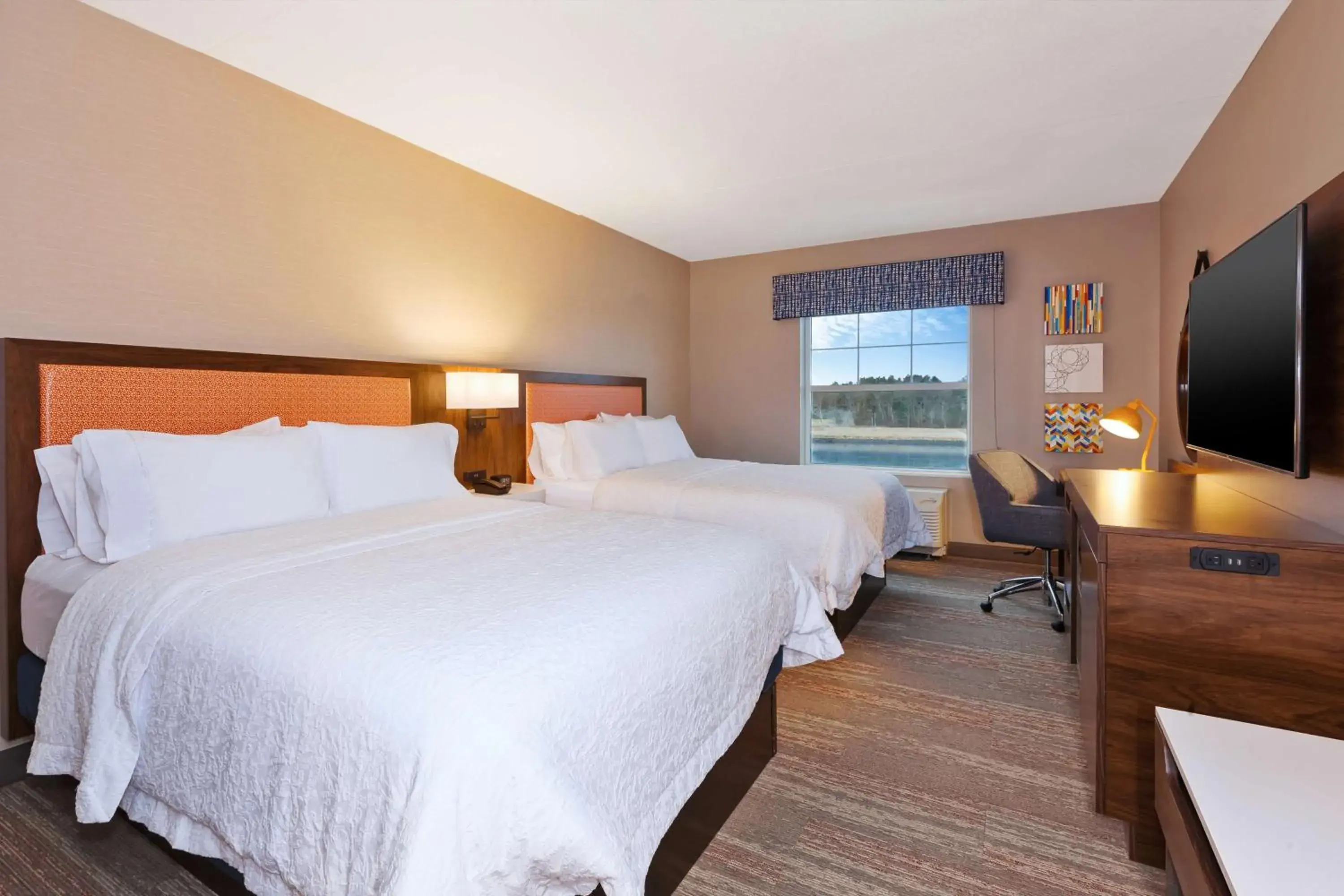 Bedroom, Bed in Hampton Inn Cape Cod Canal Bedroom, Bed in Hampton Inn Cape Cod Canal
