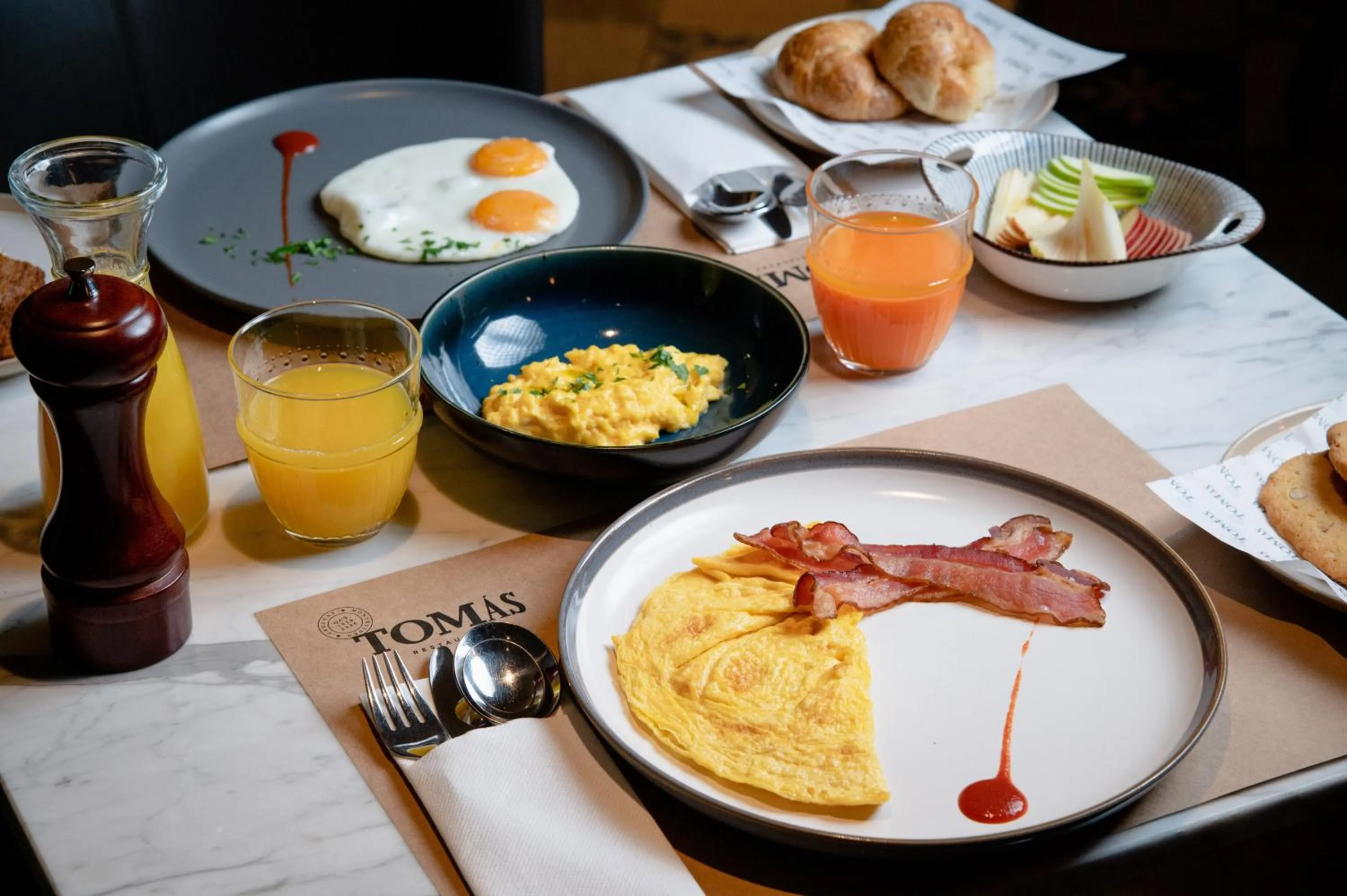 Breakfast in Soro Montevideo, Curio Collection By Hilton