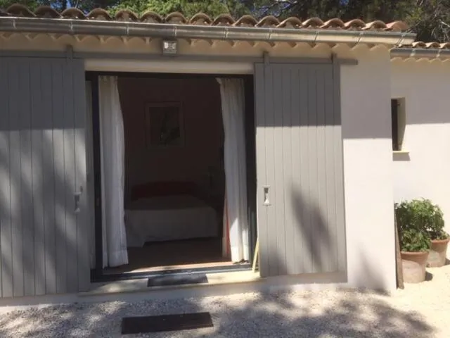 Facade/entrance in L 'Havéli