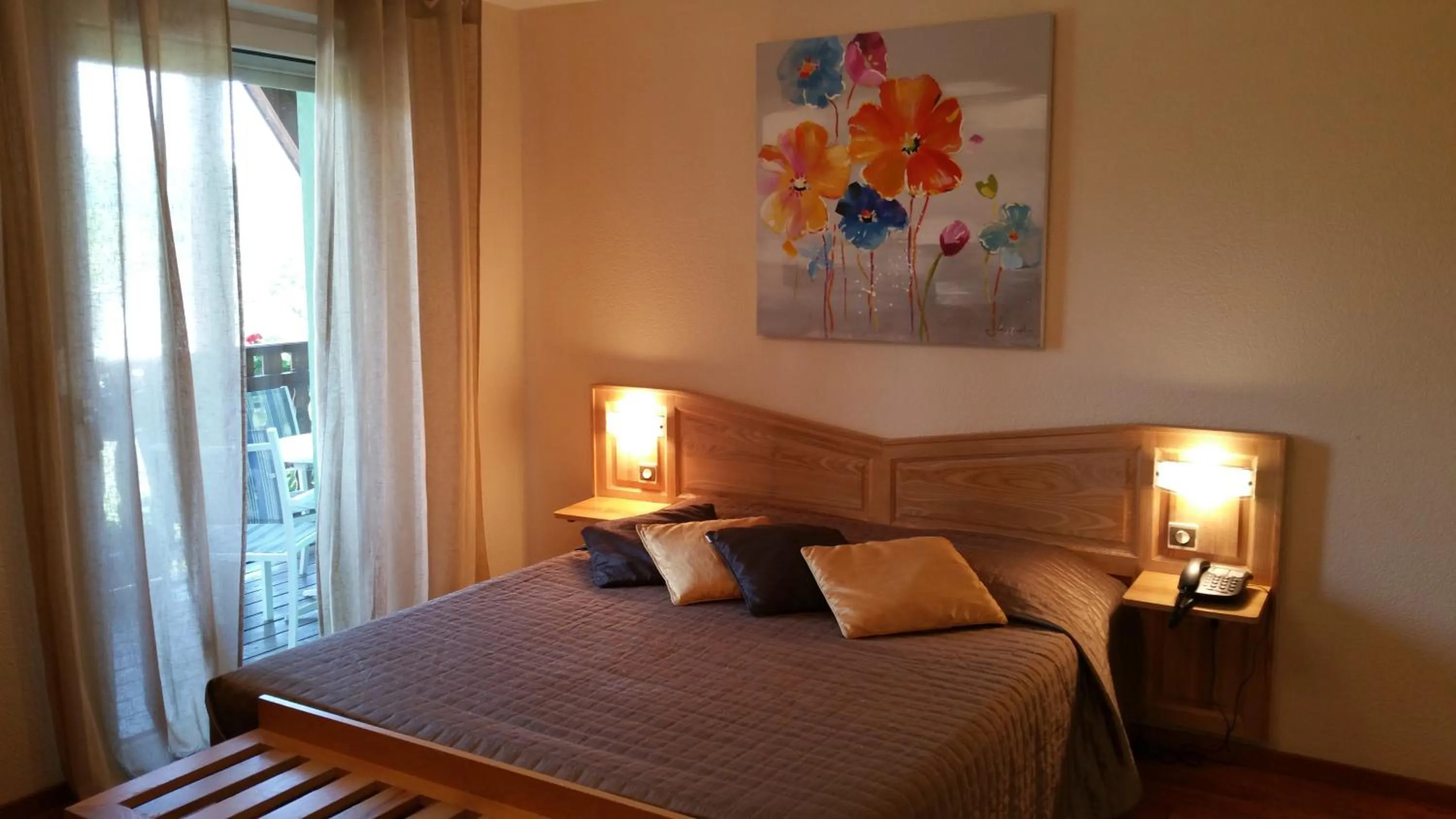 Photo of the whole room, Bed in A l'Arbre Vert