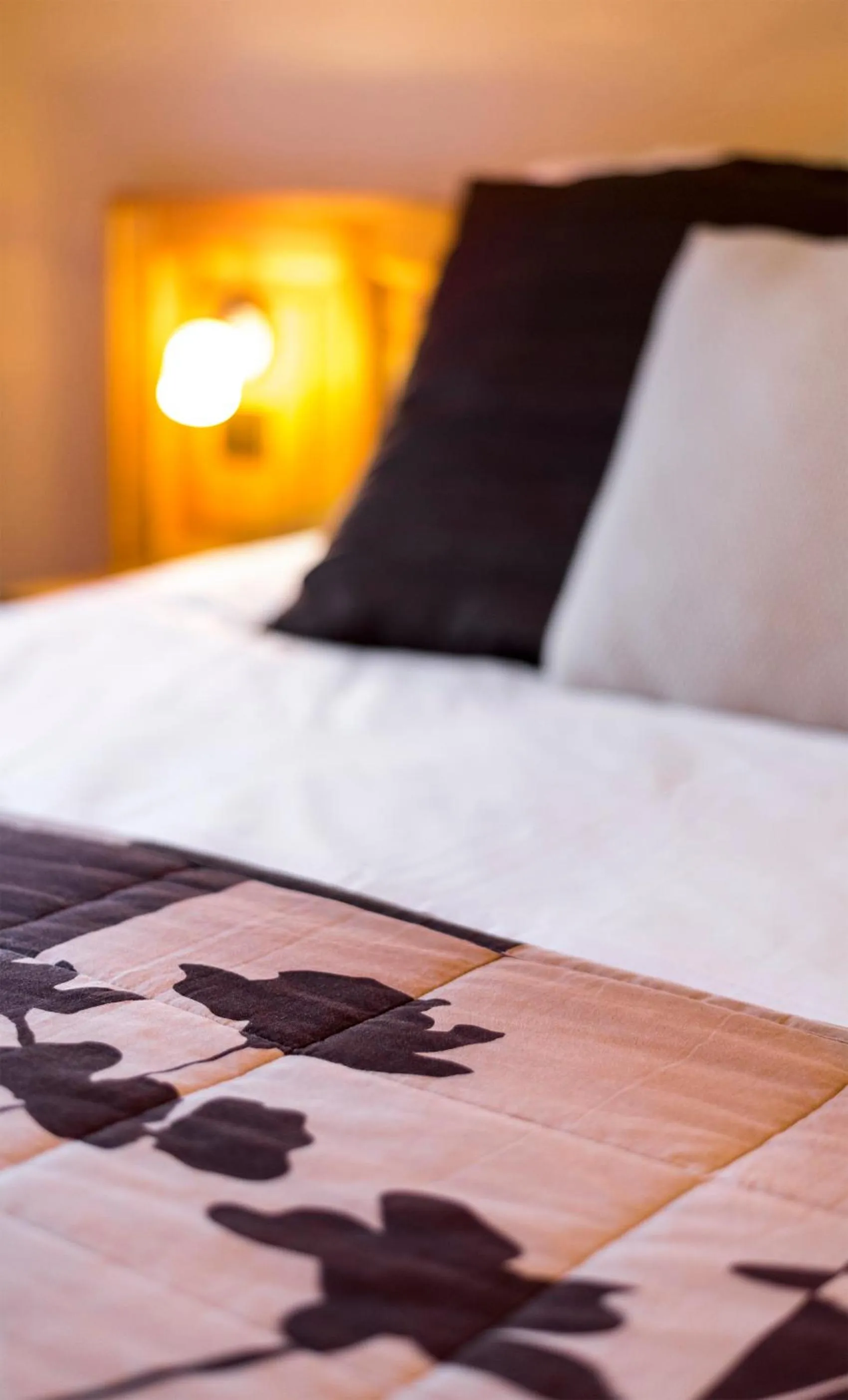 Photo of the whole room, Bed in A l'Arbre Vert