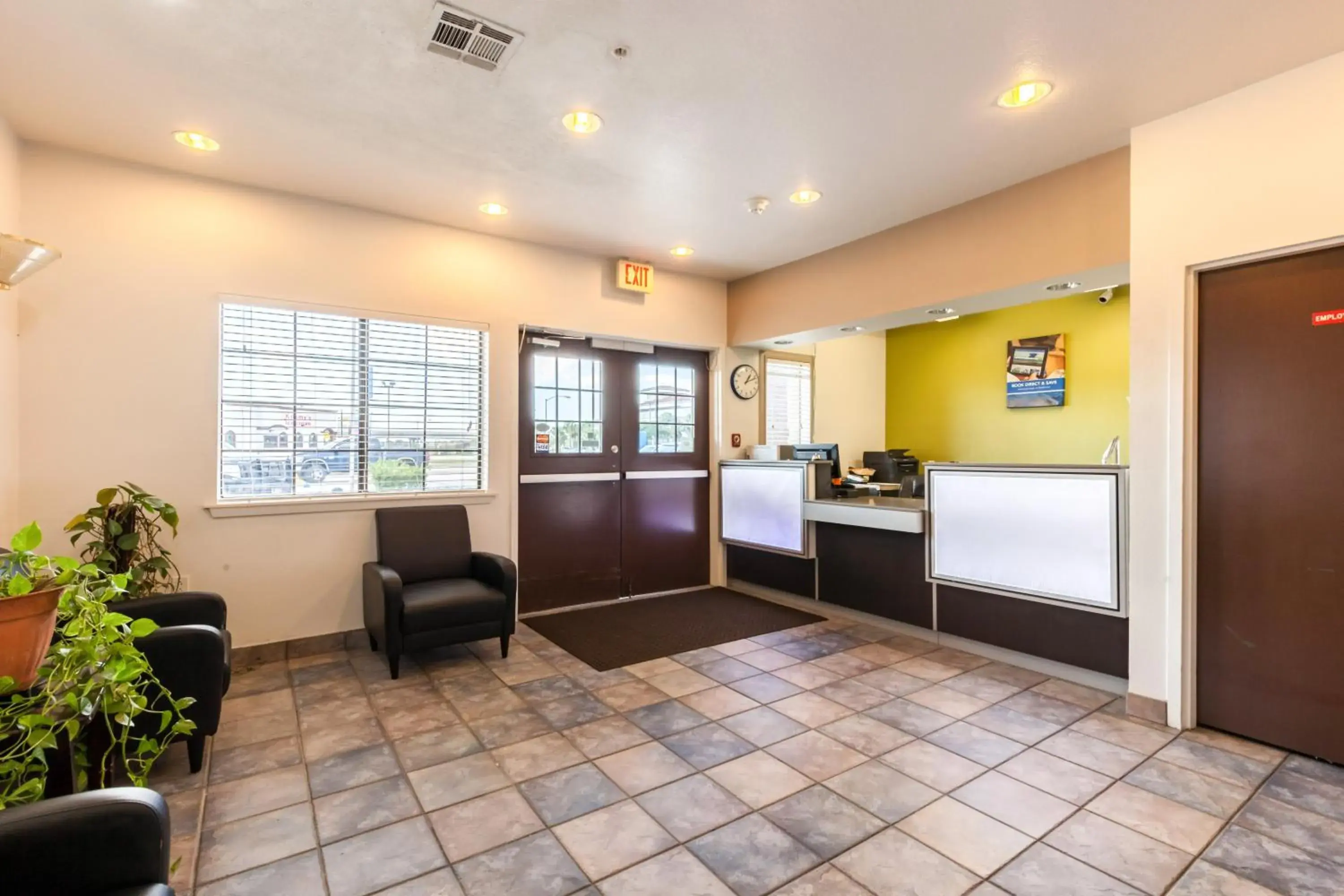 Lobby or reception in Studio 6-Port Arthur, TX - SE Lobby or reception in Studio 6-Port Arthur, TX - SE