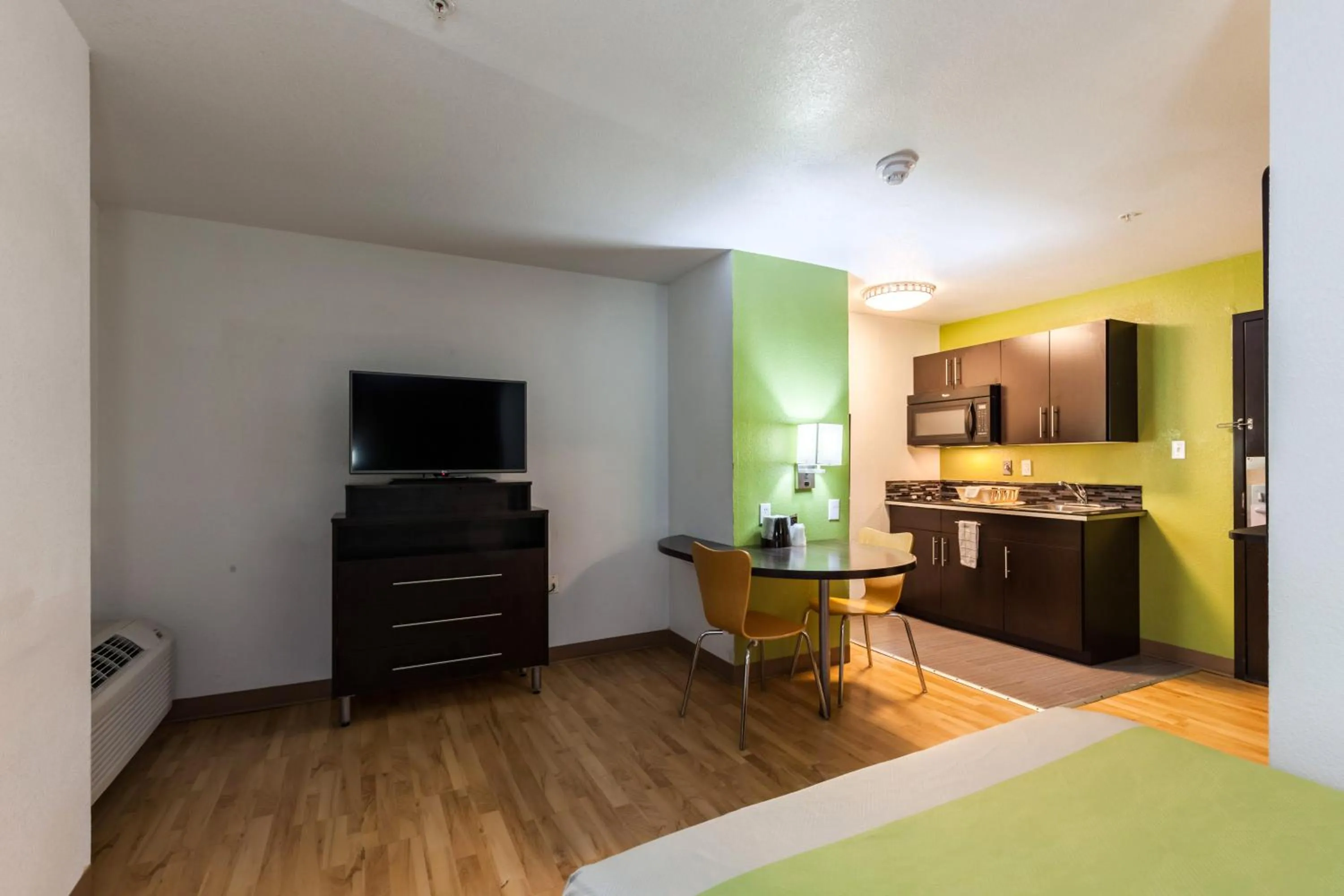 Bedroom in Studio 6-Port Arthur, TX - SE