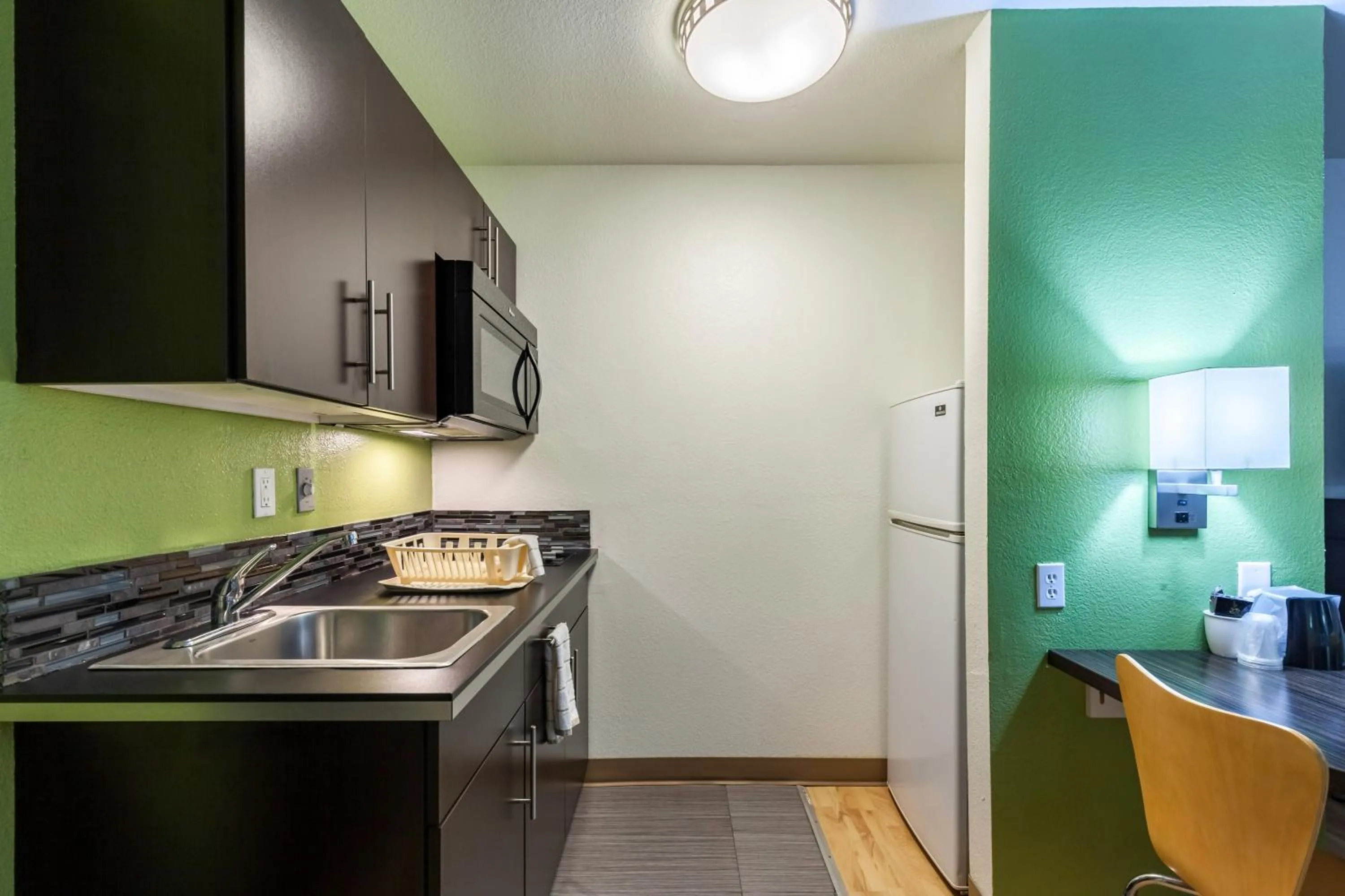 Kitchen or kitchenette in Studio 6-Port Arthur, TX - SE