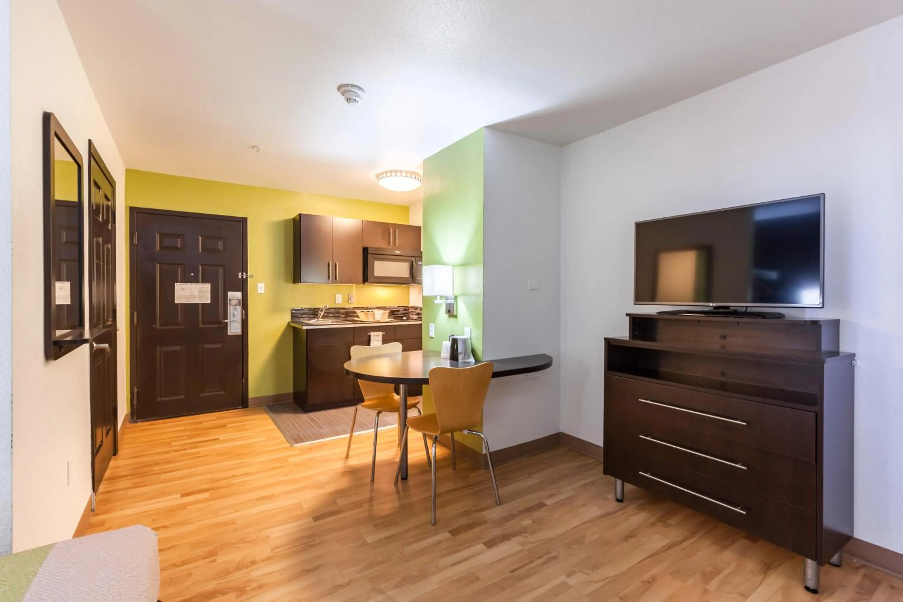 Kitchen or kitchenette in Studio 6-Port Arthur, TX - SE