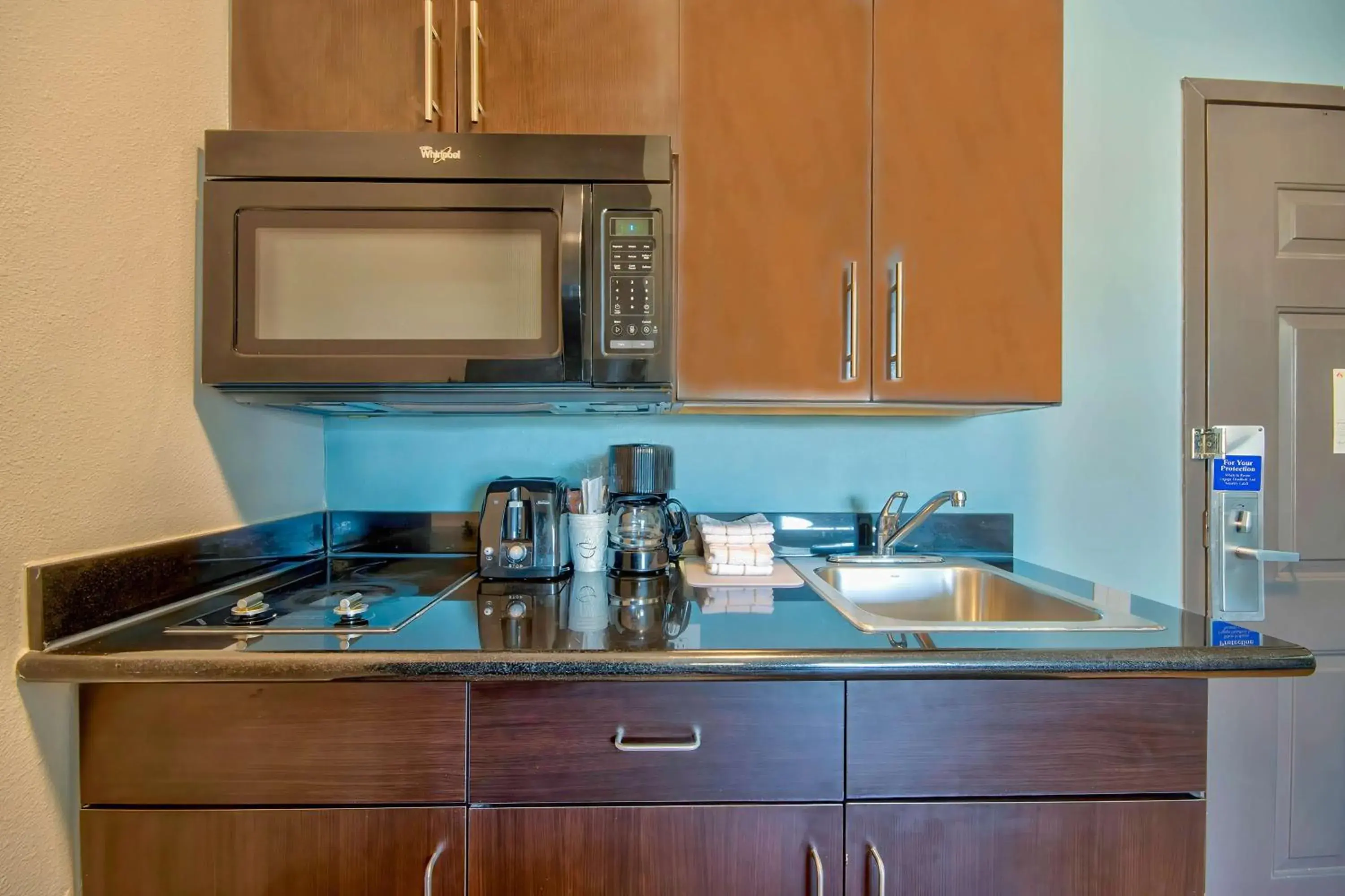 Photo of the whole room in Studio 6-Port Arthur, TX - SE Photo of the whole room in Studio 6-Port Arthur, TX - SE