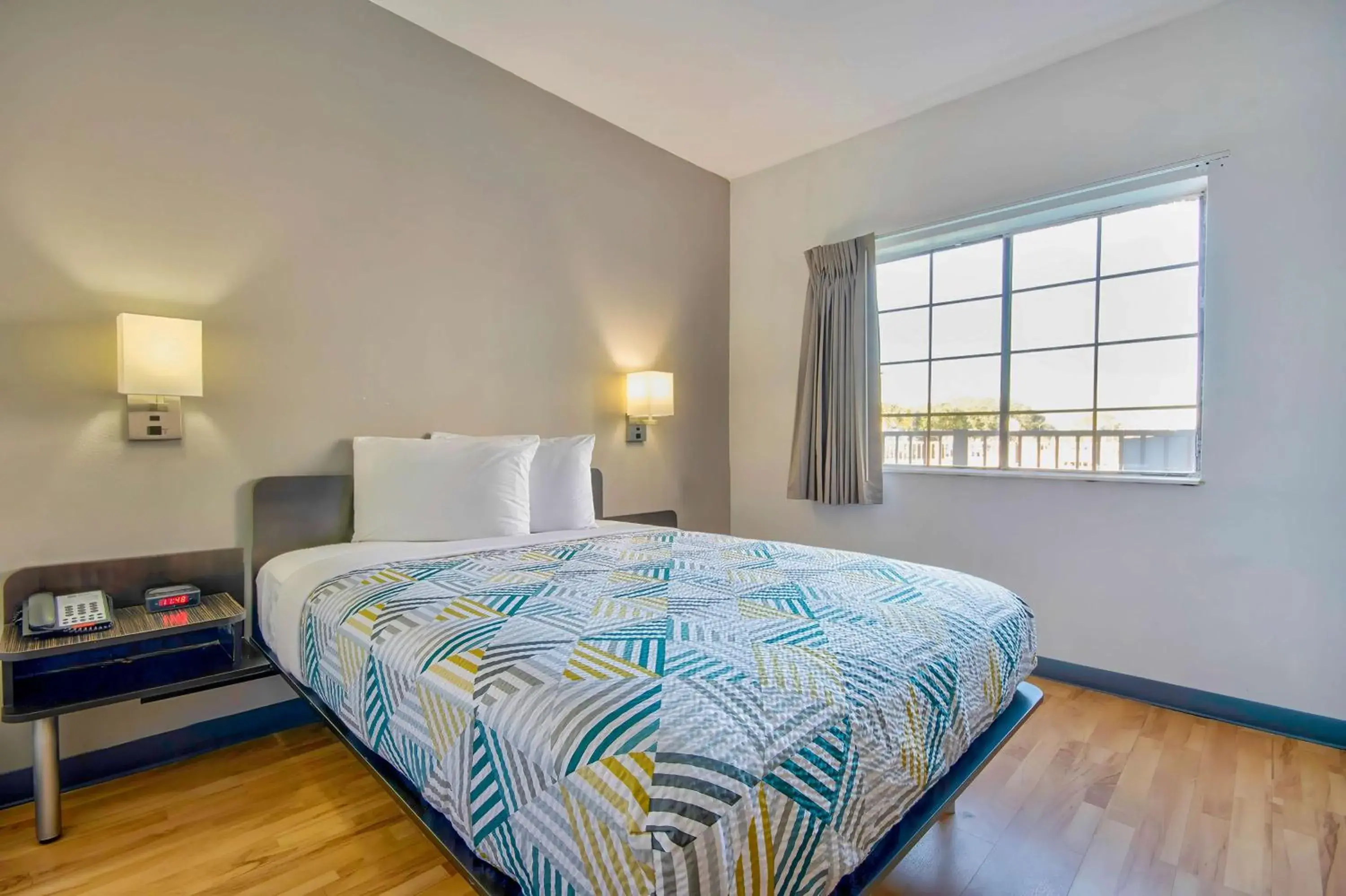 Bedroom, Bed in Studio 6-Port Arthur, TX - SE Bedroom, Bed in Studio 6-Port Arthur, TX - SE