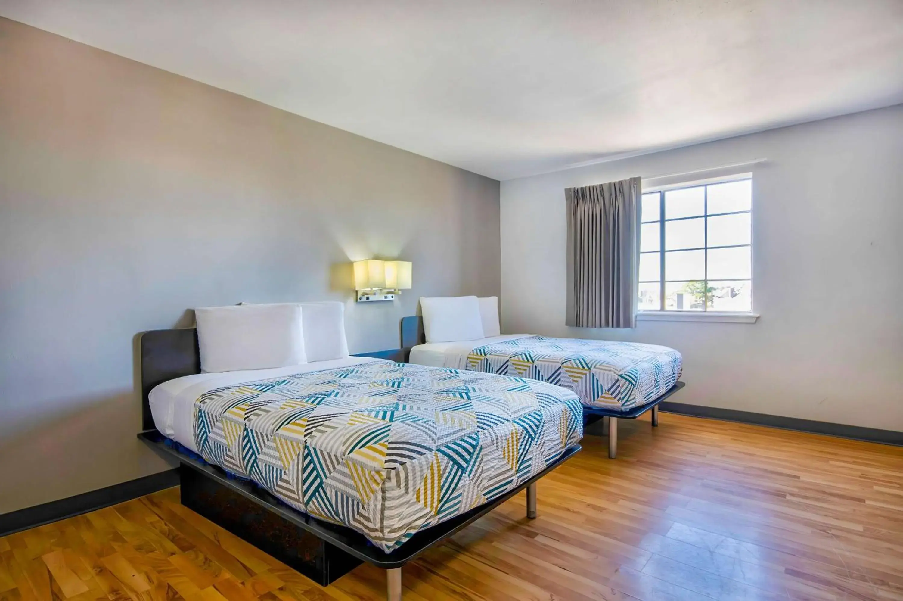 Bedroom, Bed in Studio 6-Port Arthur, TX - SE Bedroom, Bed in Studio 6-Port Arthur, TX - SE