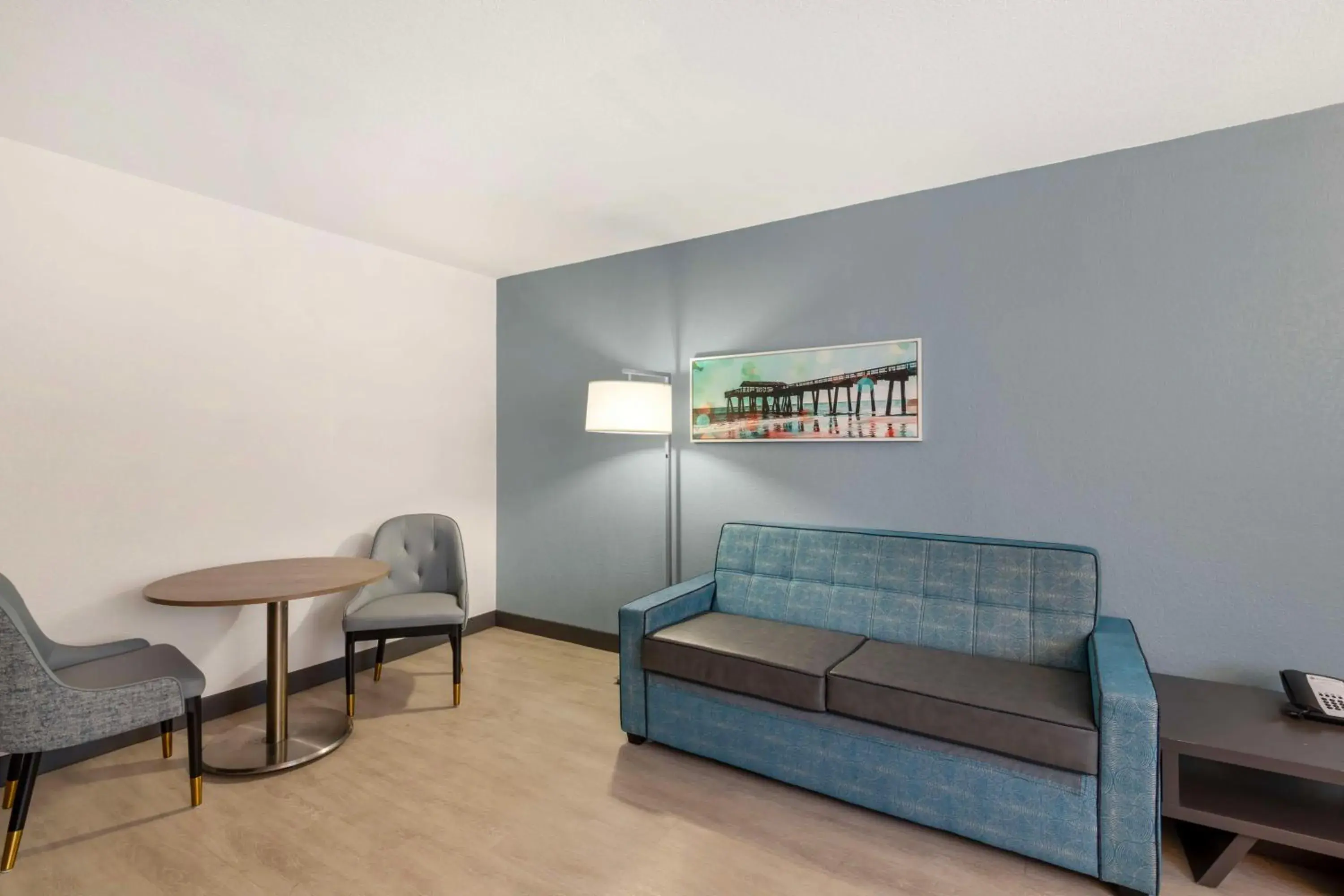 Photo of the whole room in Best Western Plus St. Simons Photo of the whole room in Best Western Plus St. Simons