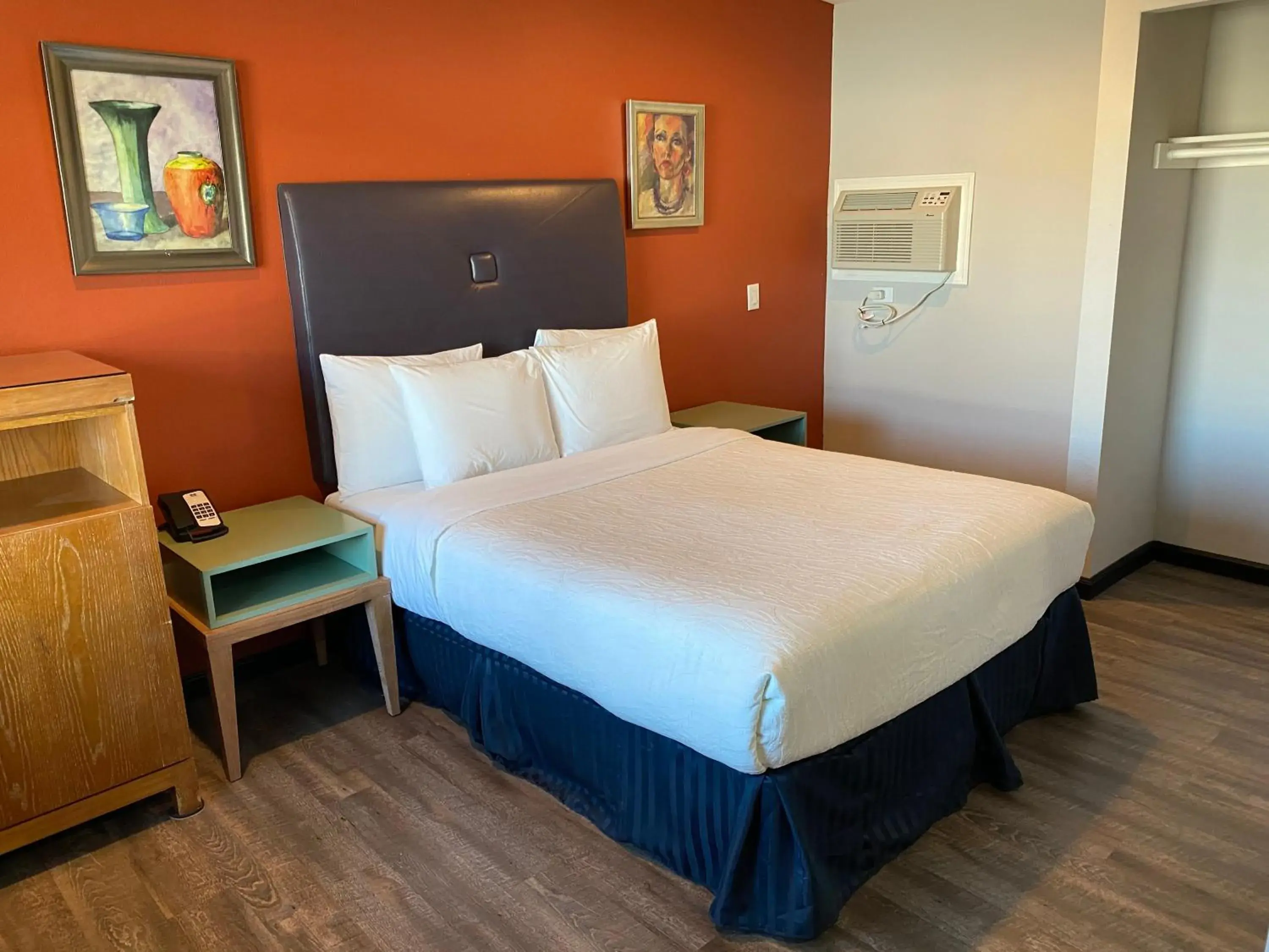 Bed in Motel 6 Ridgecrest, CA China Lake Bed in Motel 6 Ridgecrest, CA China Lake