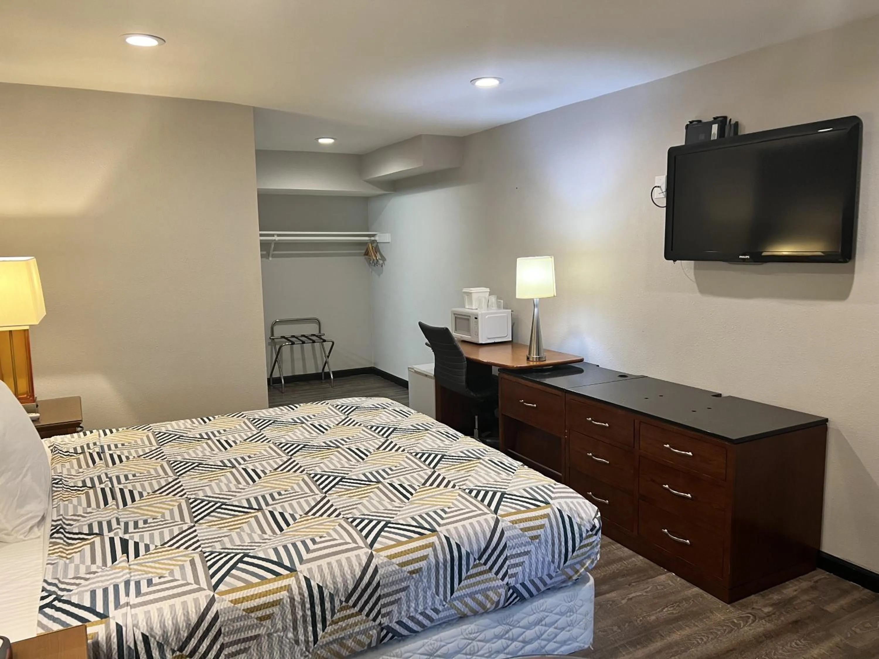 Bed in Motel 6 Ridgecrest, CA China Lake