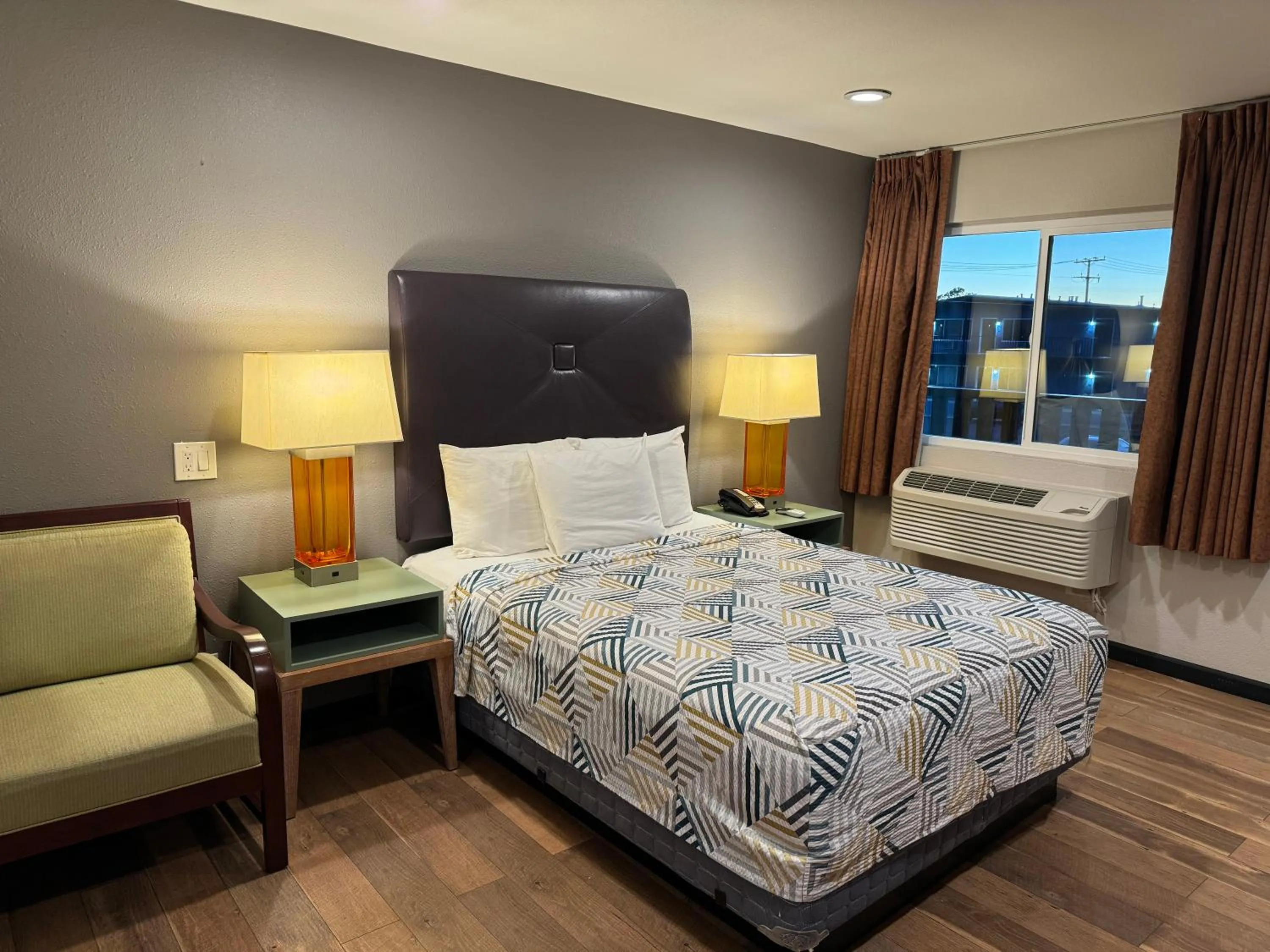 Bedroom, Bed in Motel 6 Ridgecrest, CA China Lake