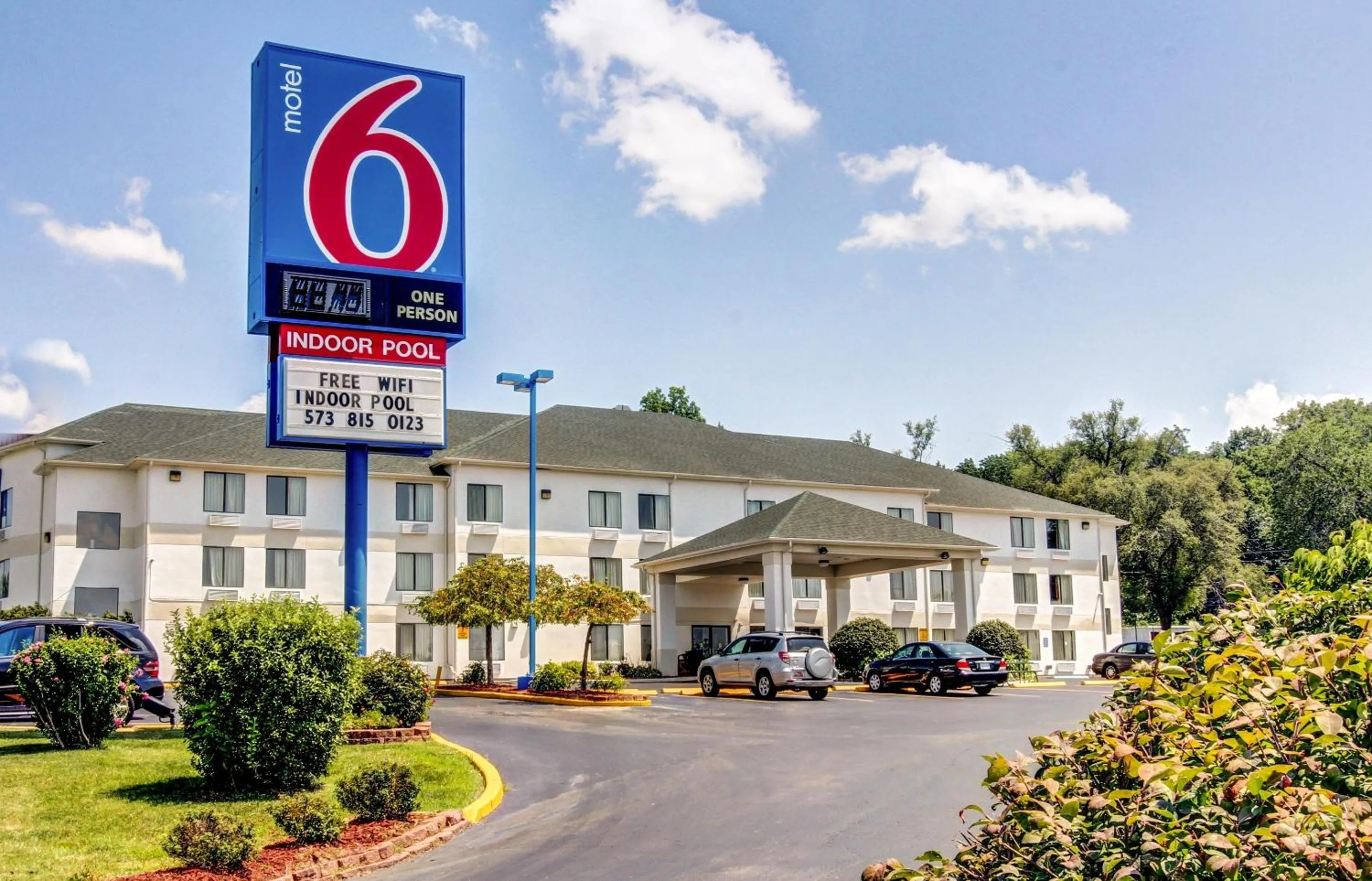 Property building in Motel 6-Columbia, MO - East