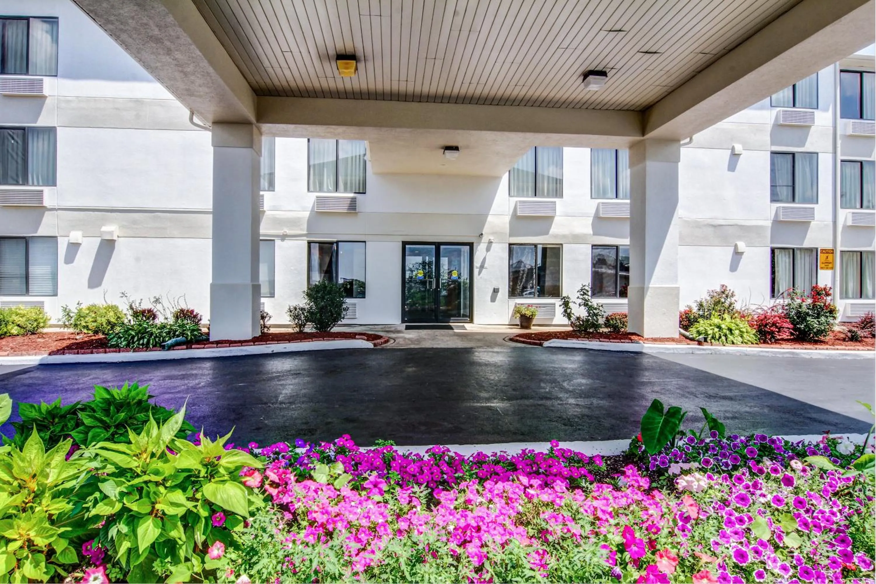 Facade/entrance in Motel 6-Columbia, MO - East