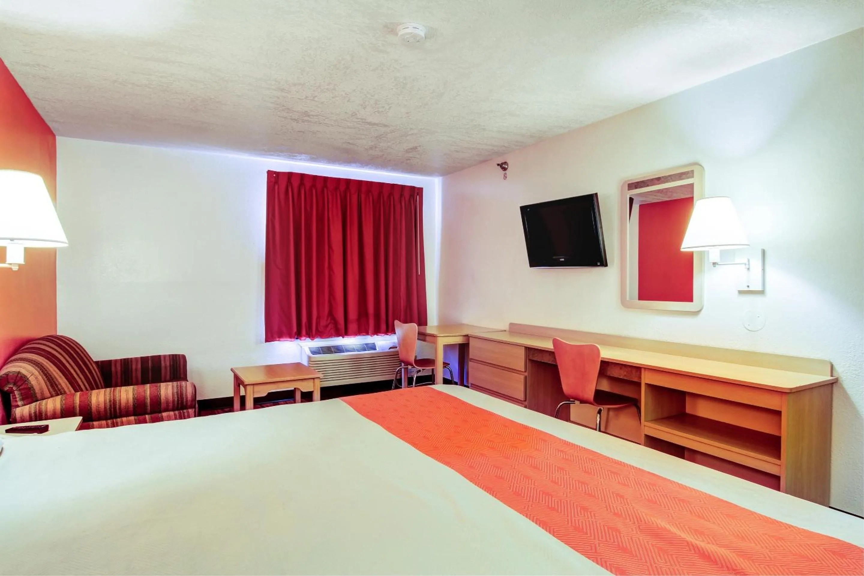 Photo of the whole room, Bed in Motel 6-Columbia, MO - East