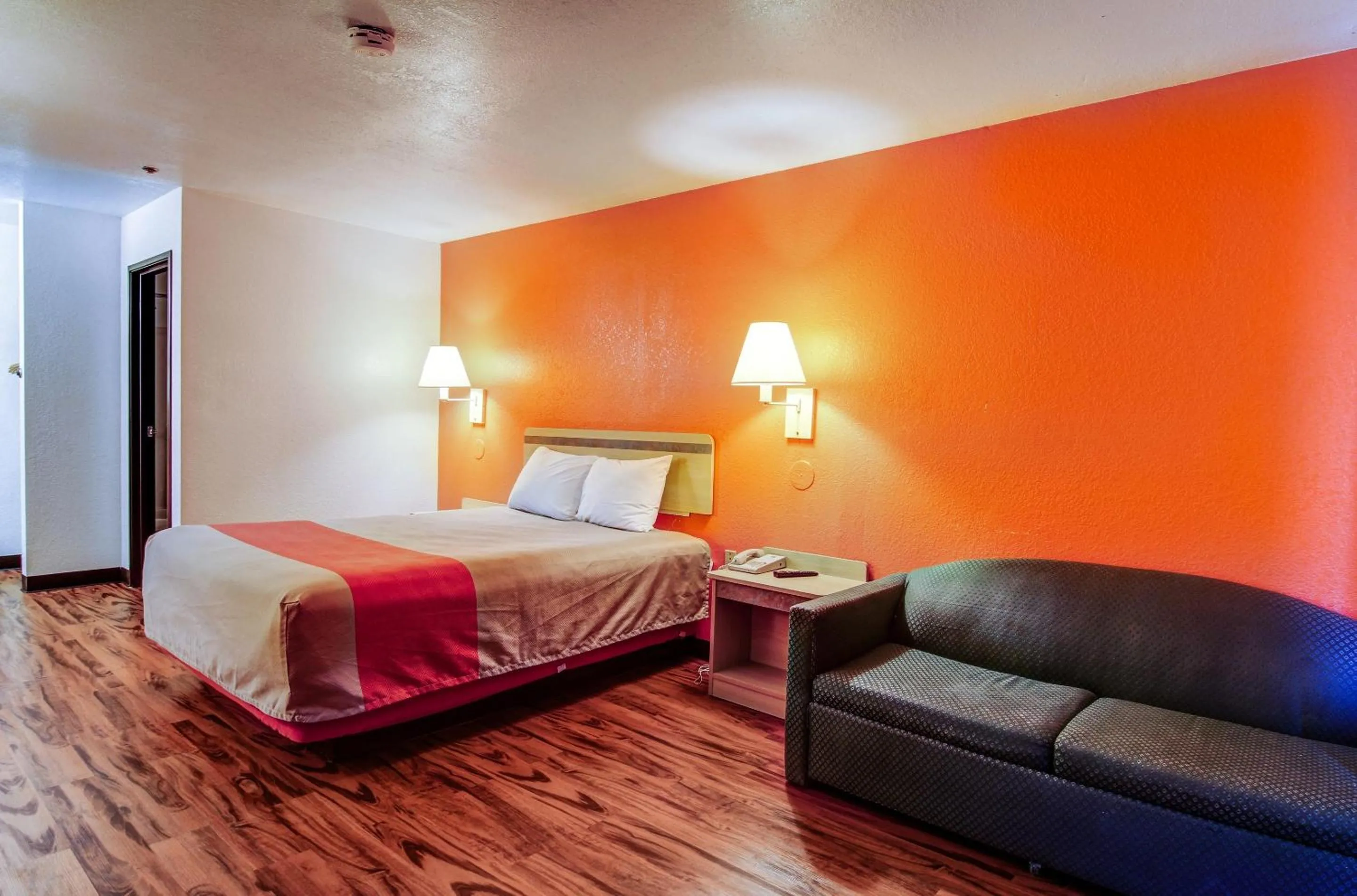 Photo of the whole room, Bed in Motel 6-Columbia, MO - East