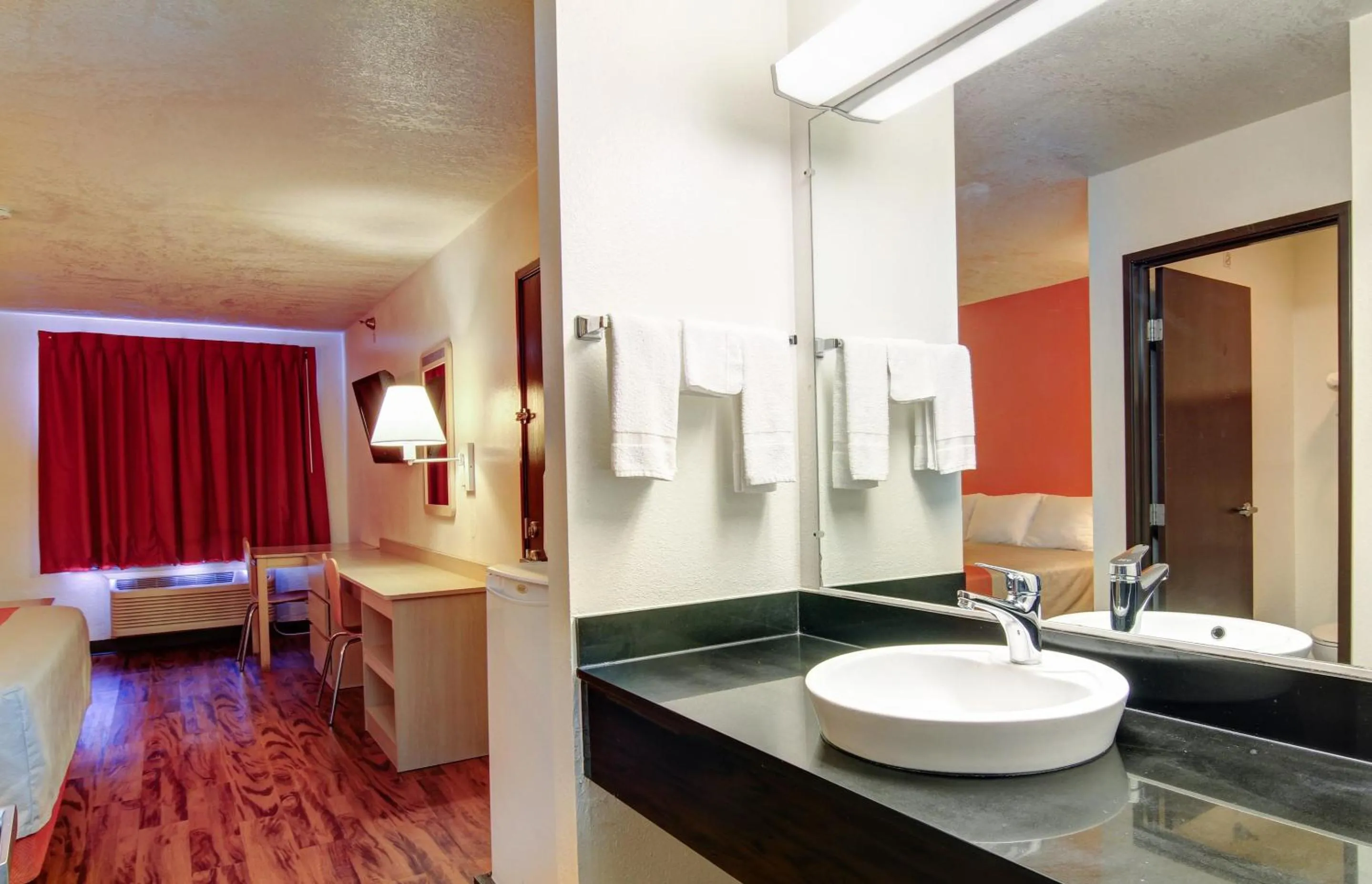 Photo of the whole room, Bed in Motel 6-Columbia, MO - East