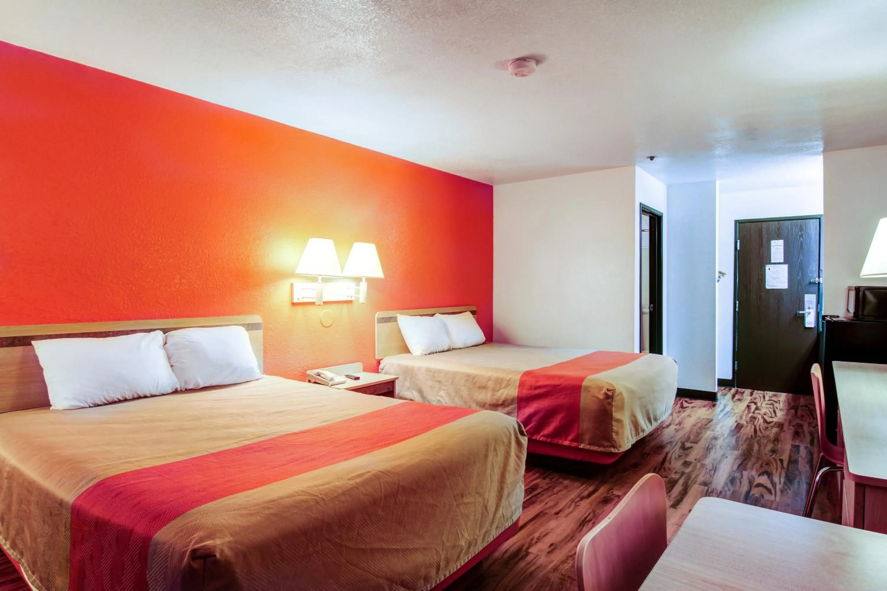 Photo of the whole room, Bed in Motel 6-Columbia, MO - East