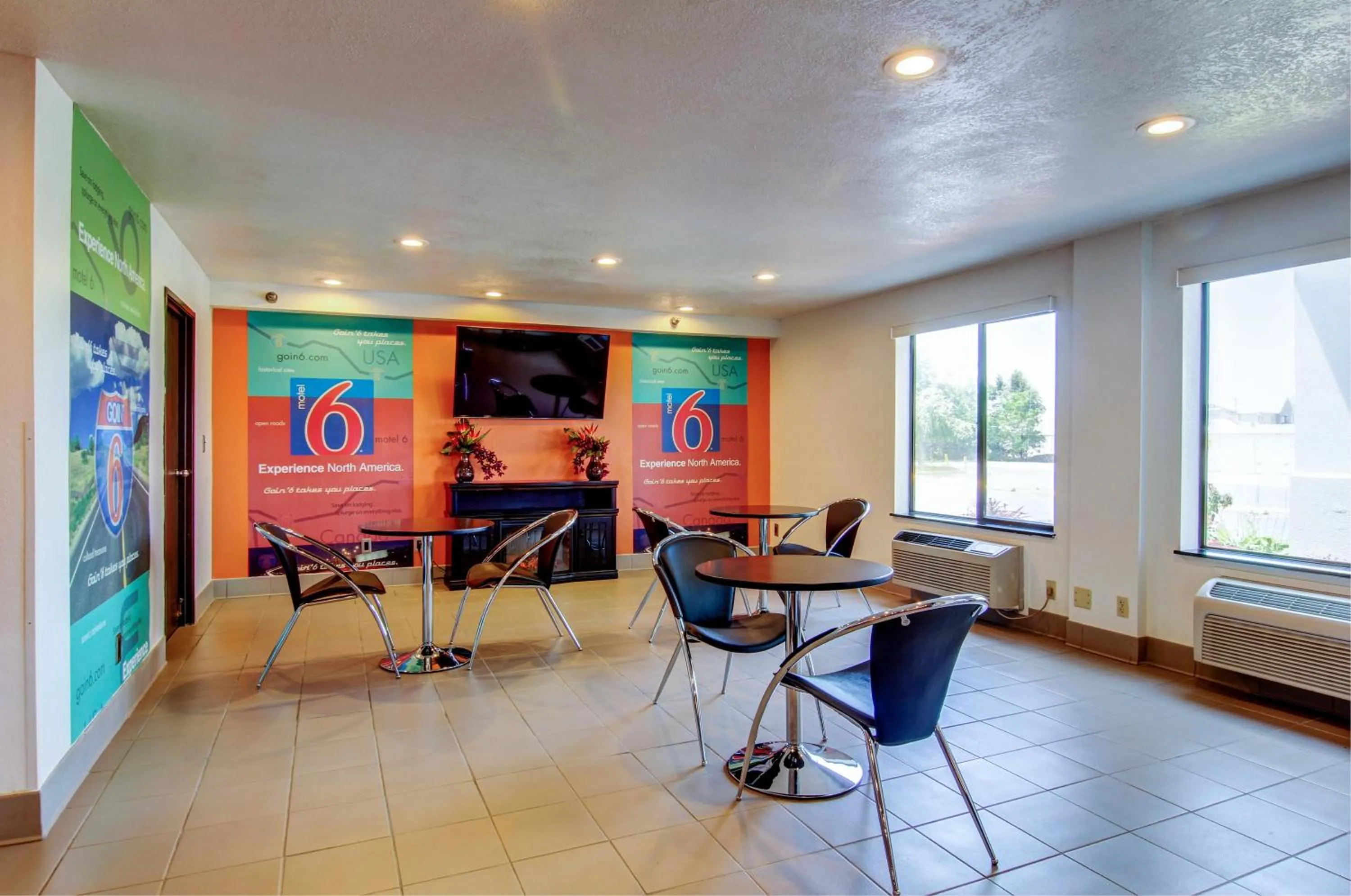 Seating area in Motel 6-Columbia, MO - East