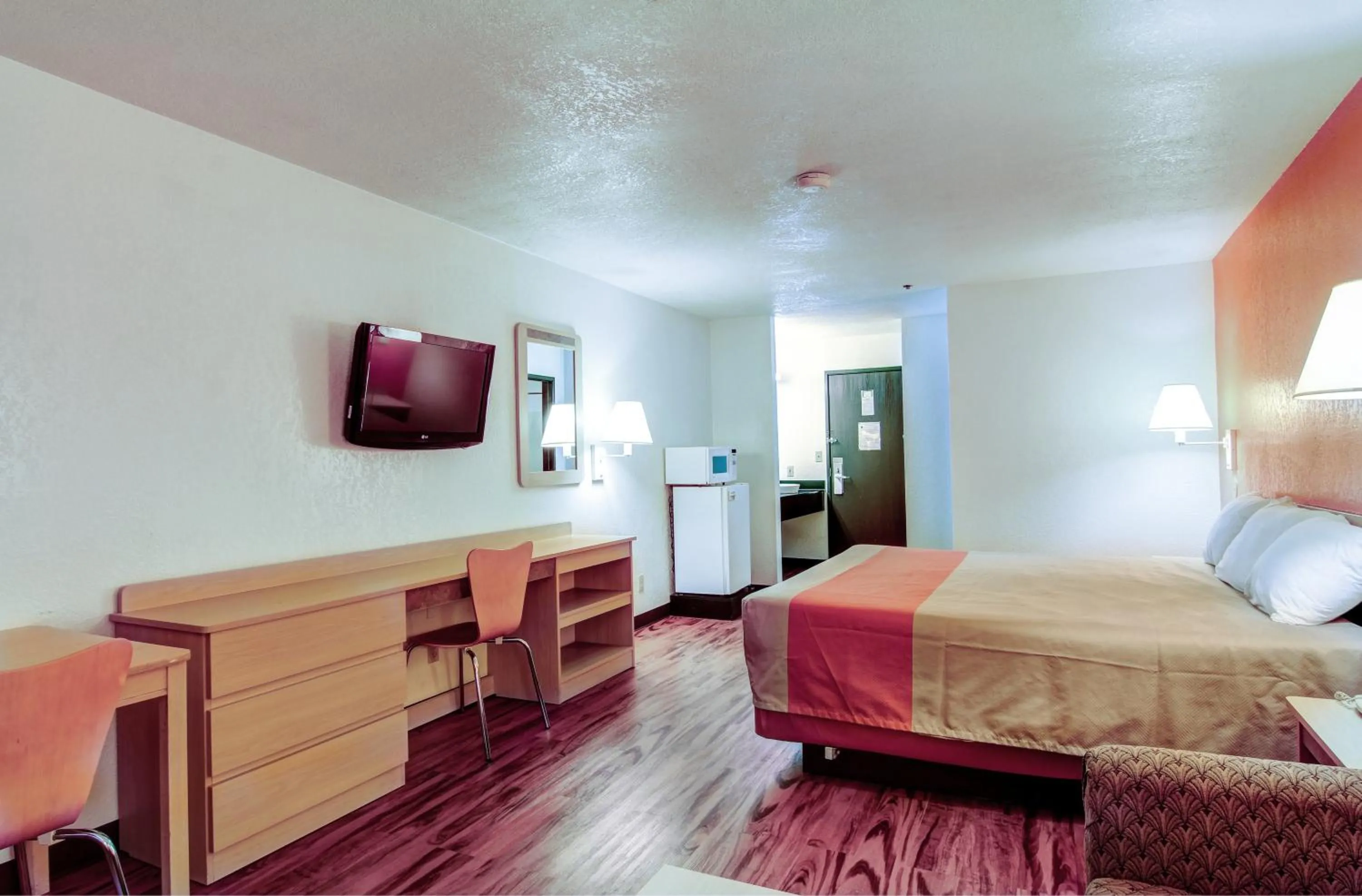 Bedroom, Bed in Motel 6-Columbia, MO - East