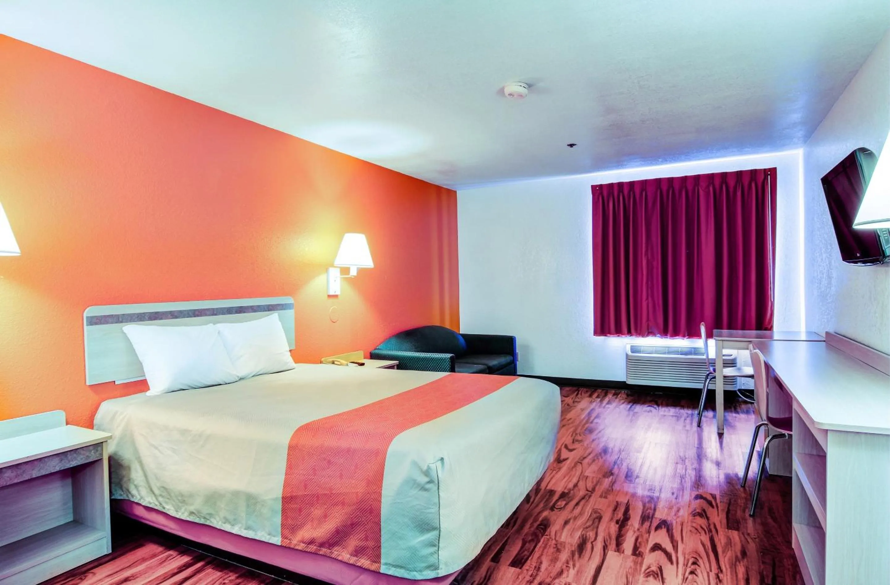 Photo of the whole room, Bed in Motel 6-Columbia, MO - East