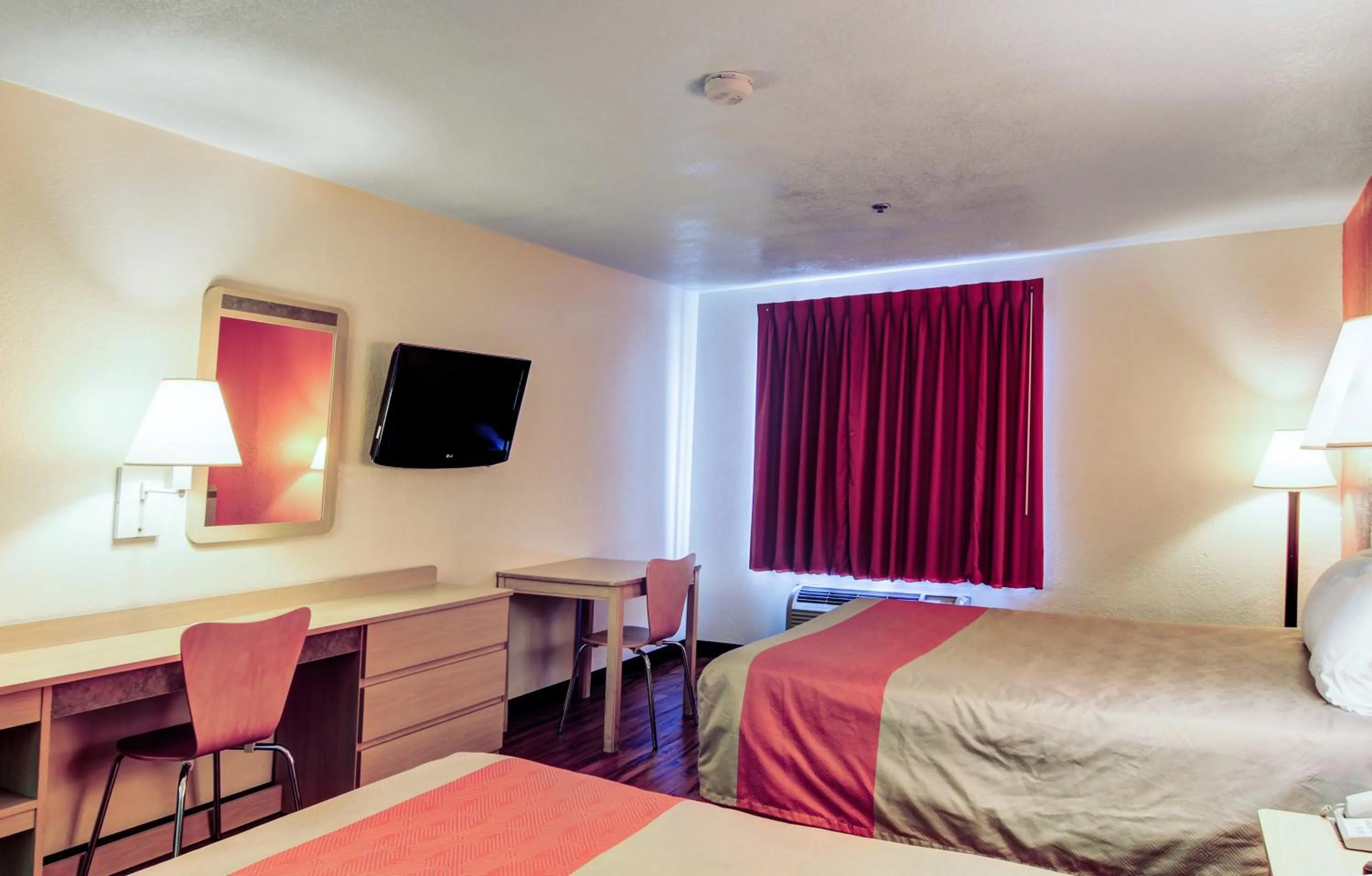 Photo of the whole room, Bed in Motel 6-Columbia, MO - East