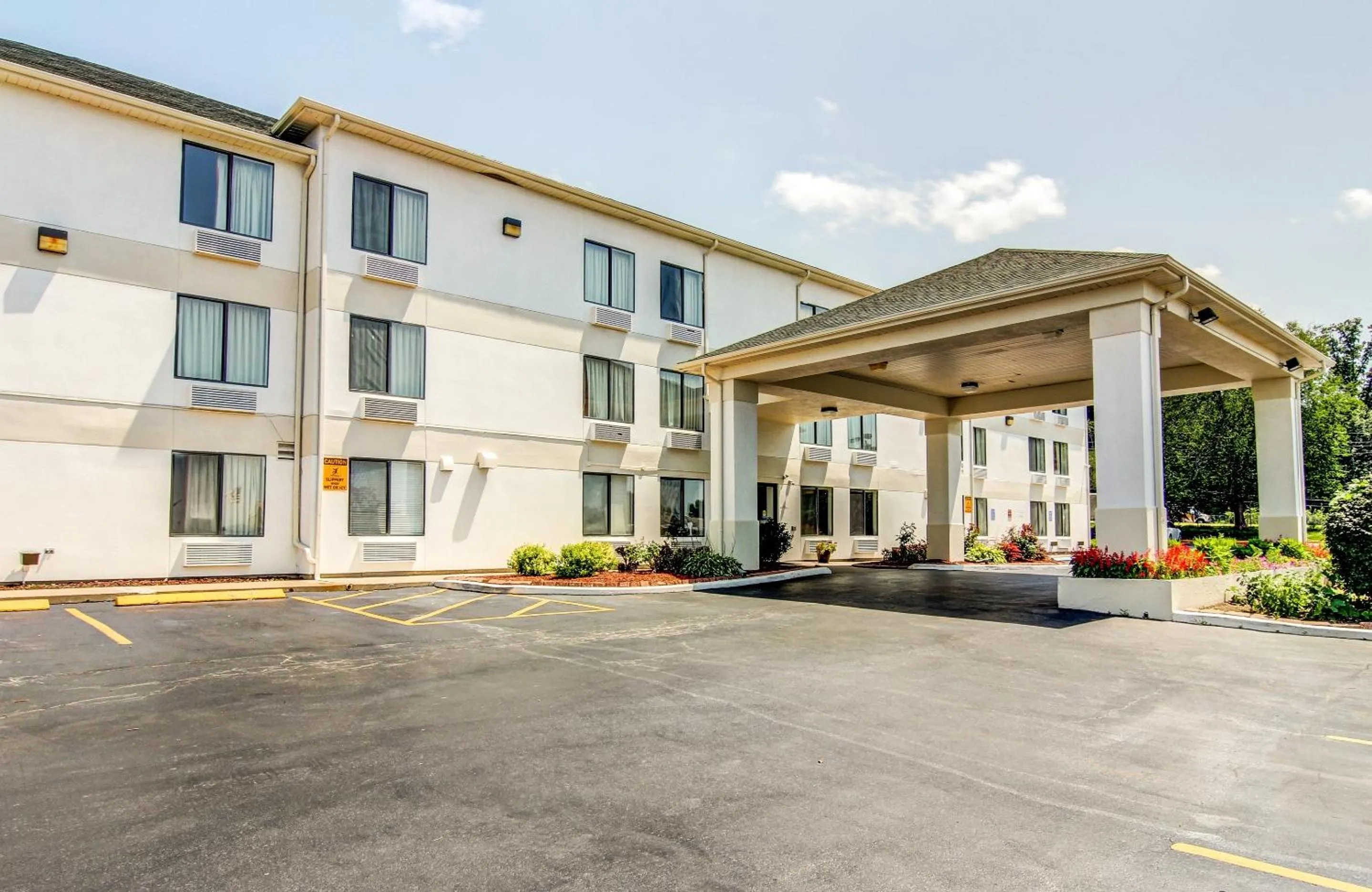 Property building in Motel 6-Columbia, MO - East