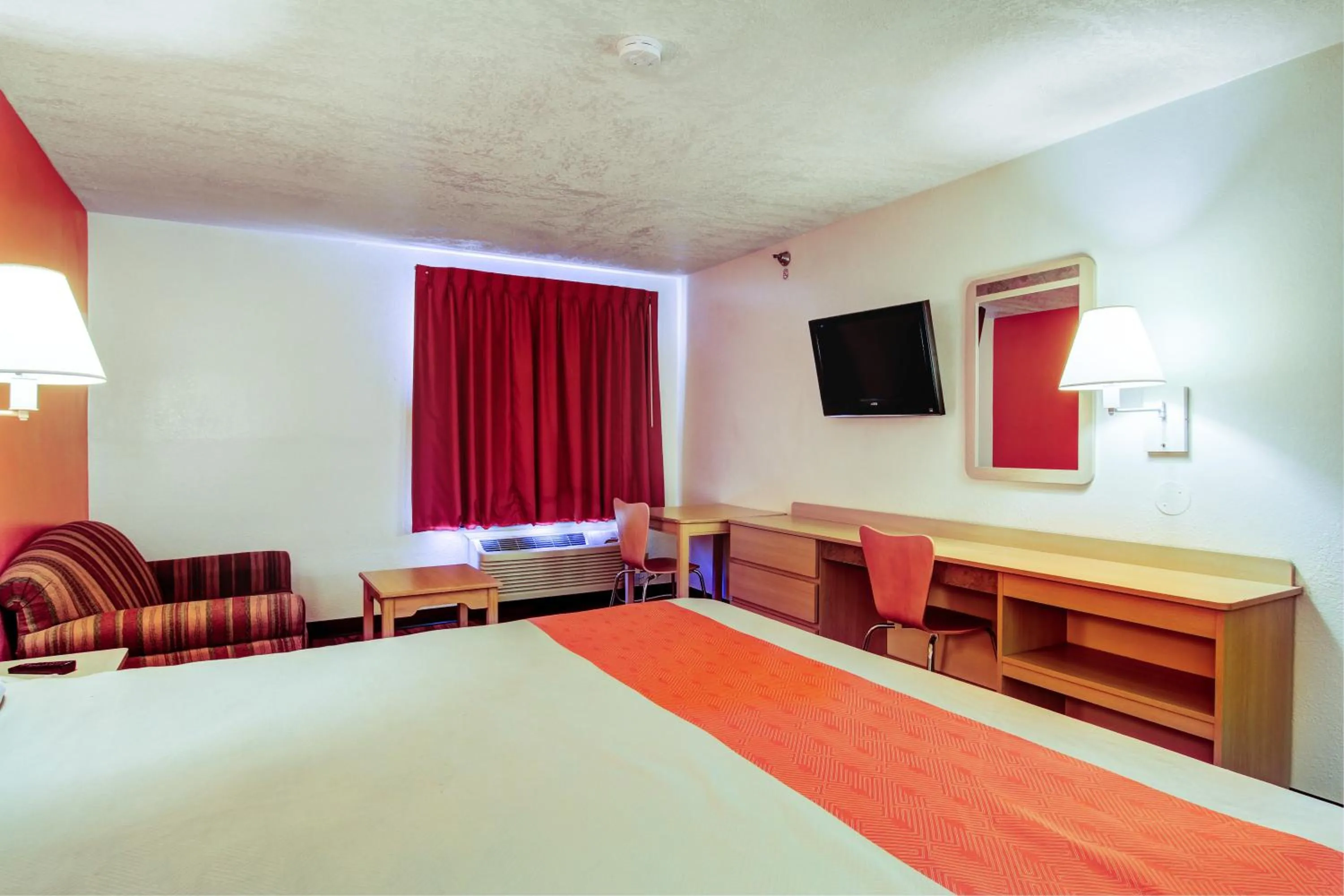 Photo of the whole room, Bed in Motel 6-Columbia, MO - East