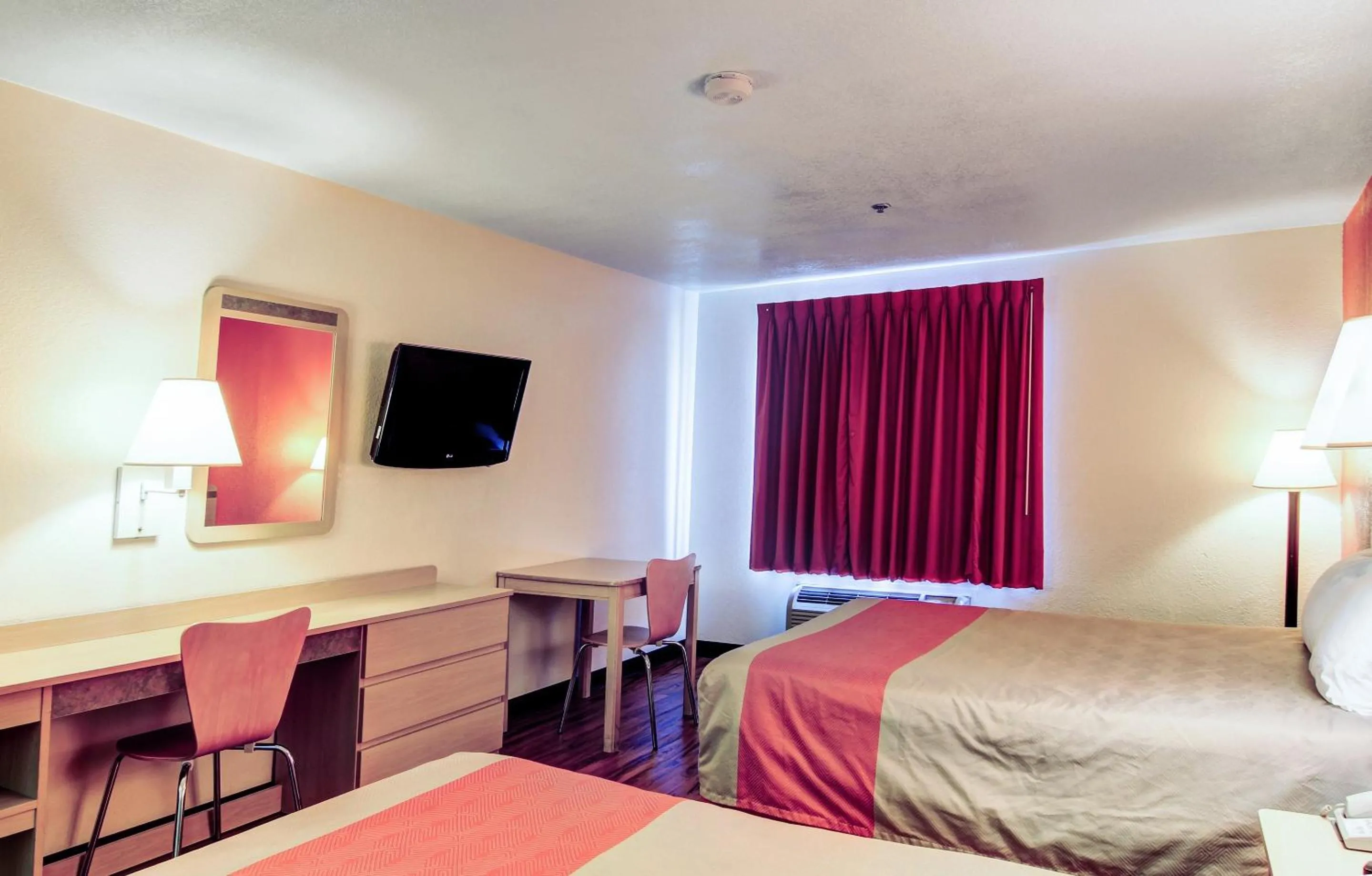 Photo of the whole room, Bed in Motel 6-Columbia, MO - East