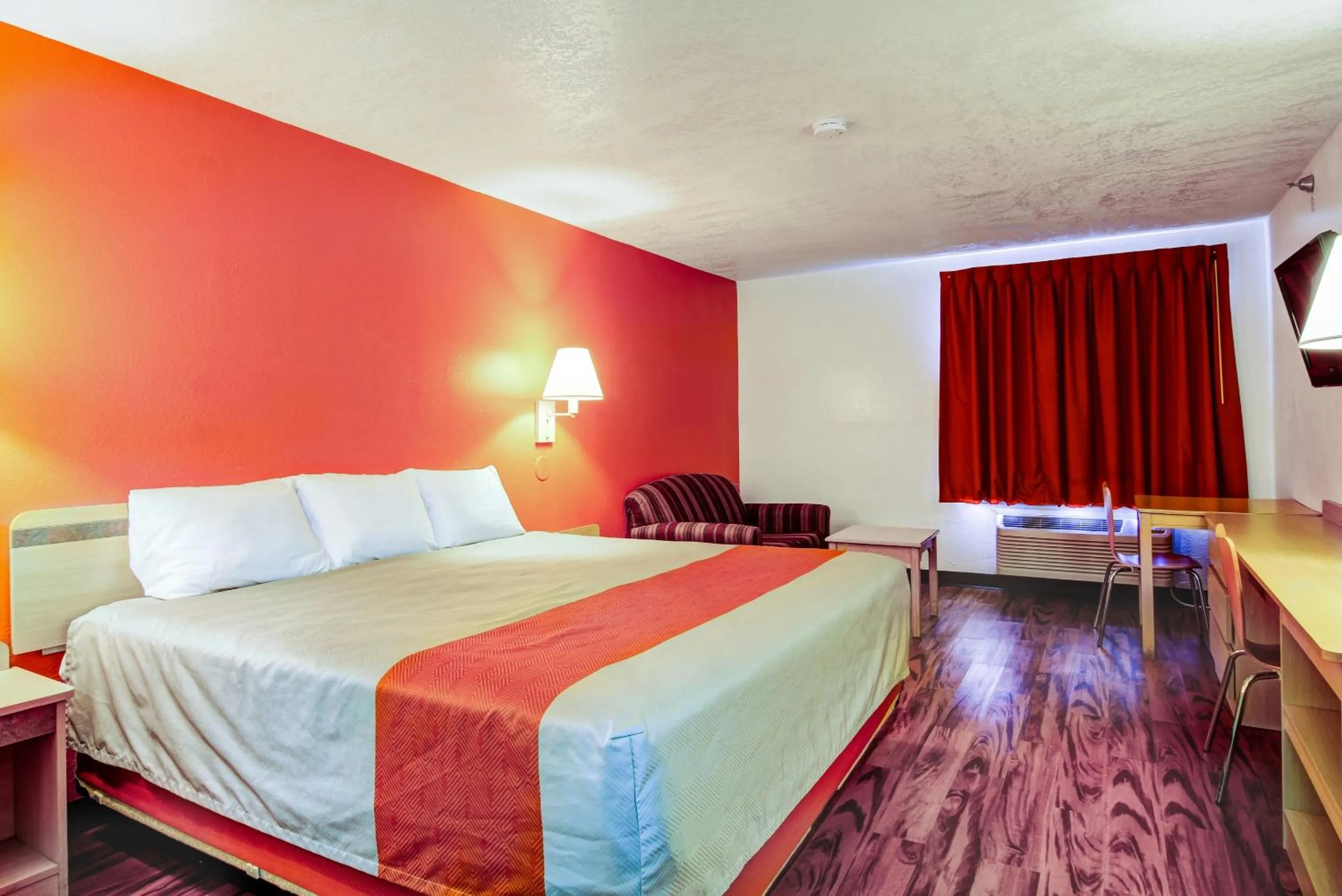 Photo of the whole room, Bed in Motel 6-Columbia, MO - East