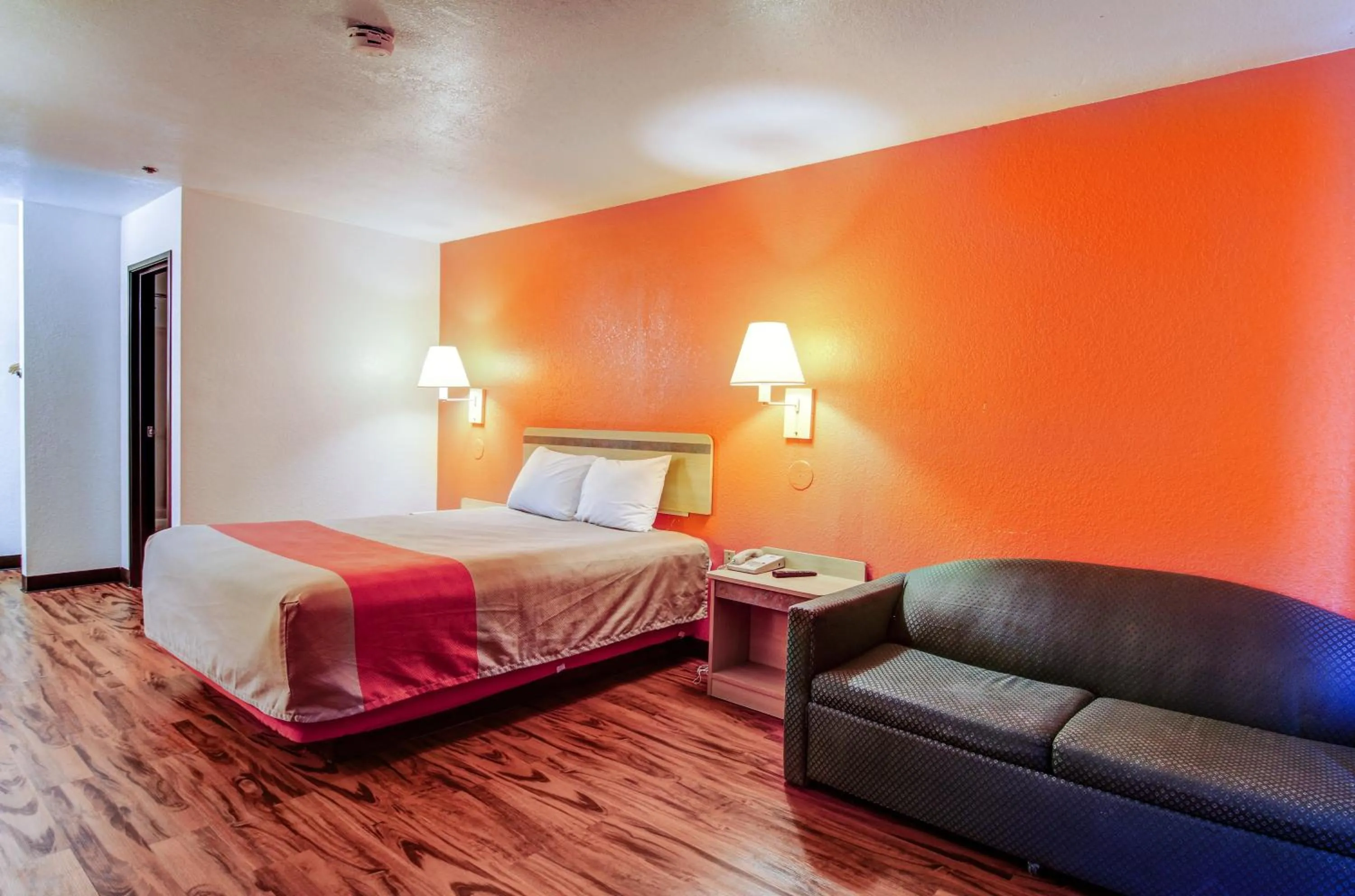 Photo of the whole room, Bed in Motel 6-Columbia, MO - East