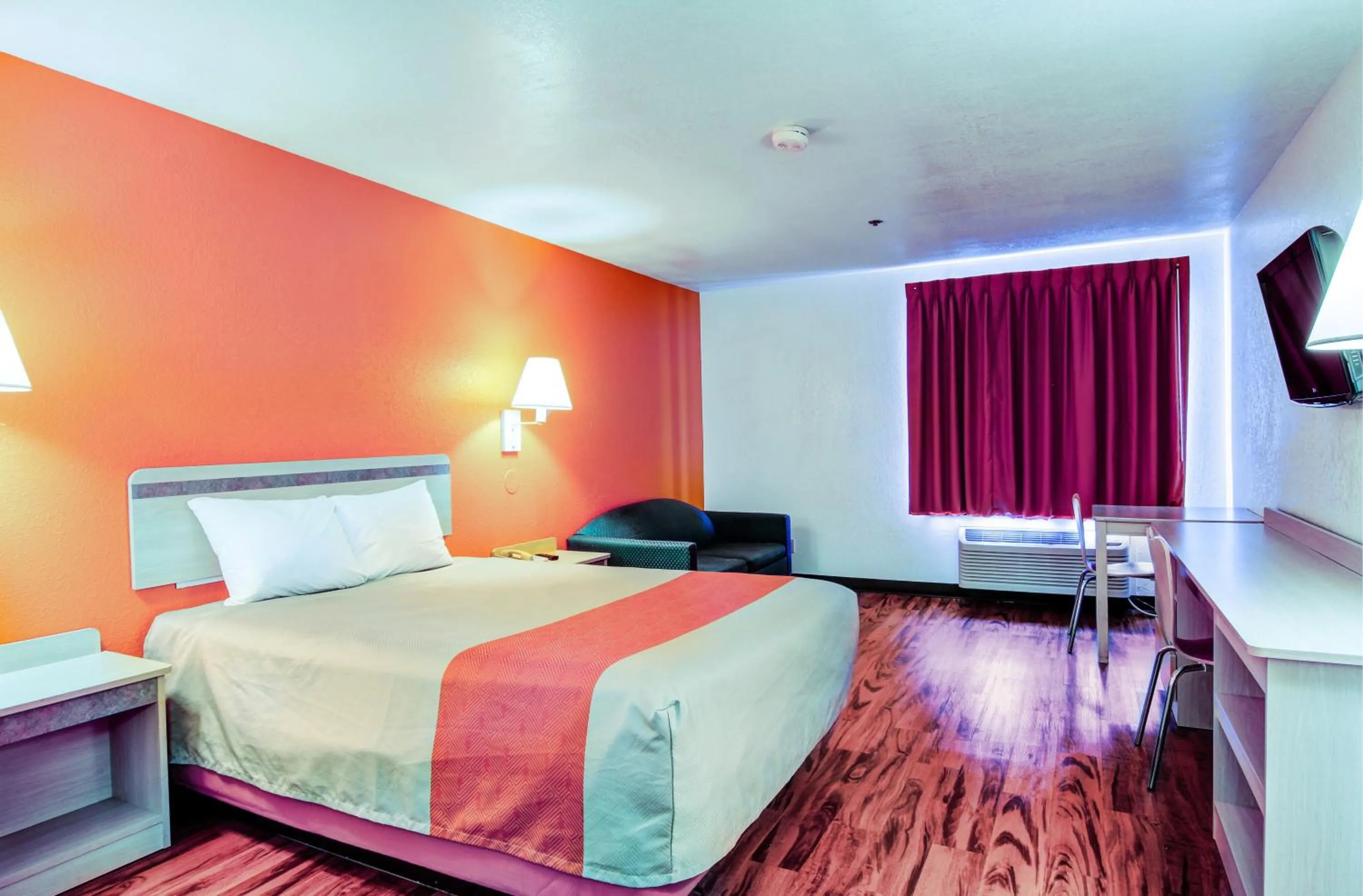 Photo of the whole room, Bed in Motel 6-Columbia, MO - East
