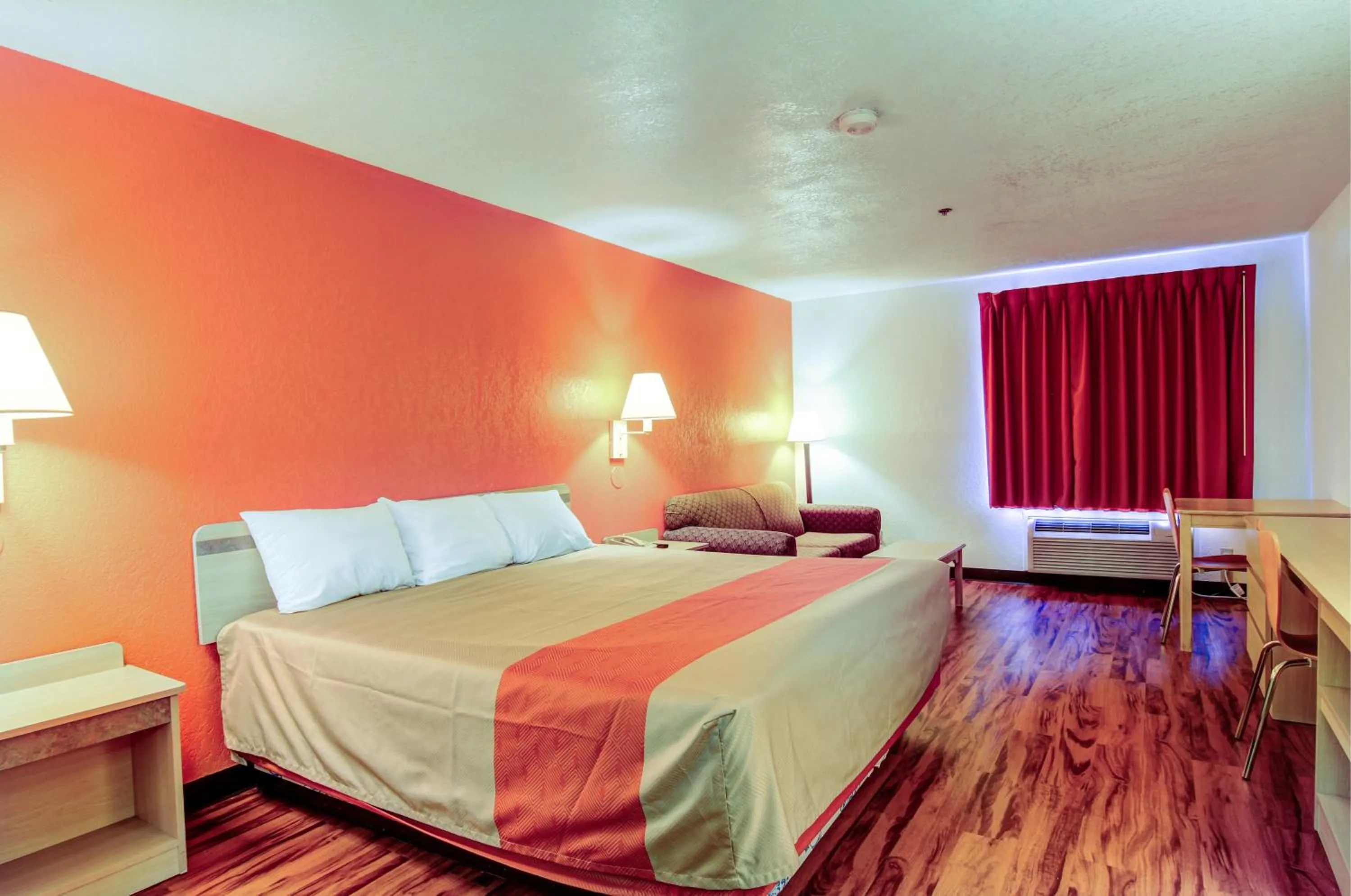 Bedroom, Bed in Motel 6-Columbia, MO - East
