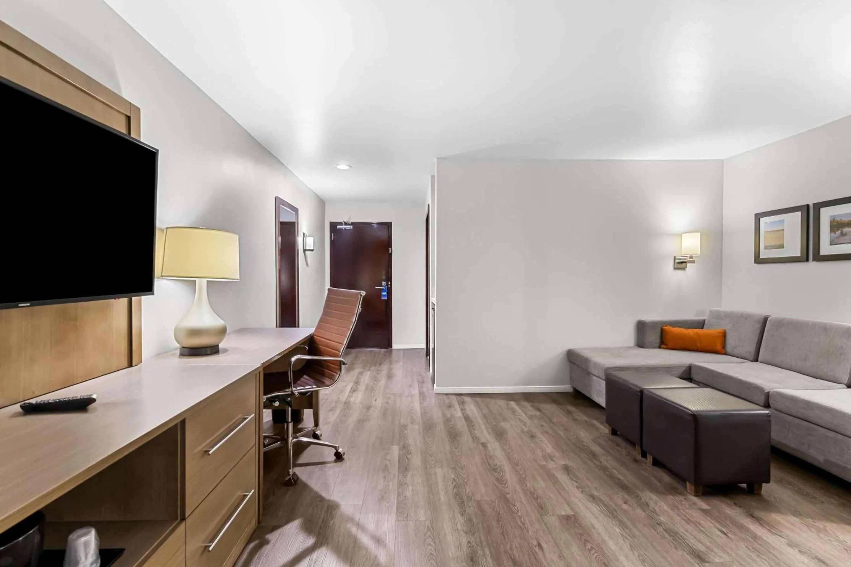 Bedroom in Comfort Suites Columbia I-65